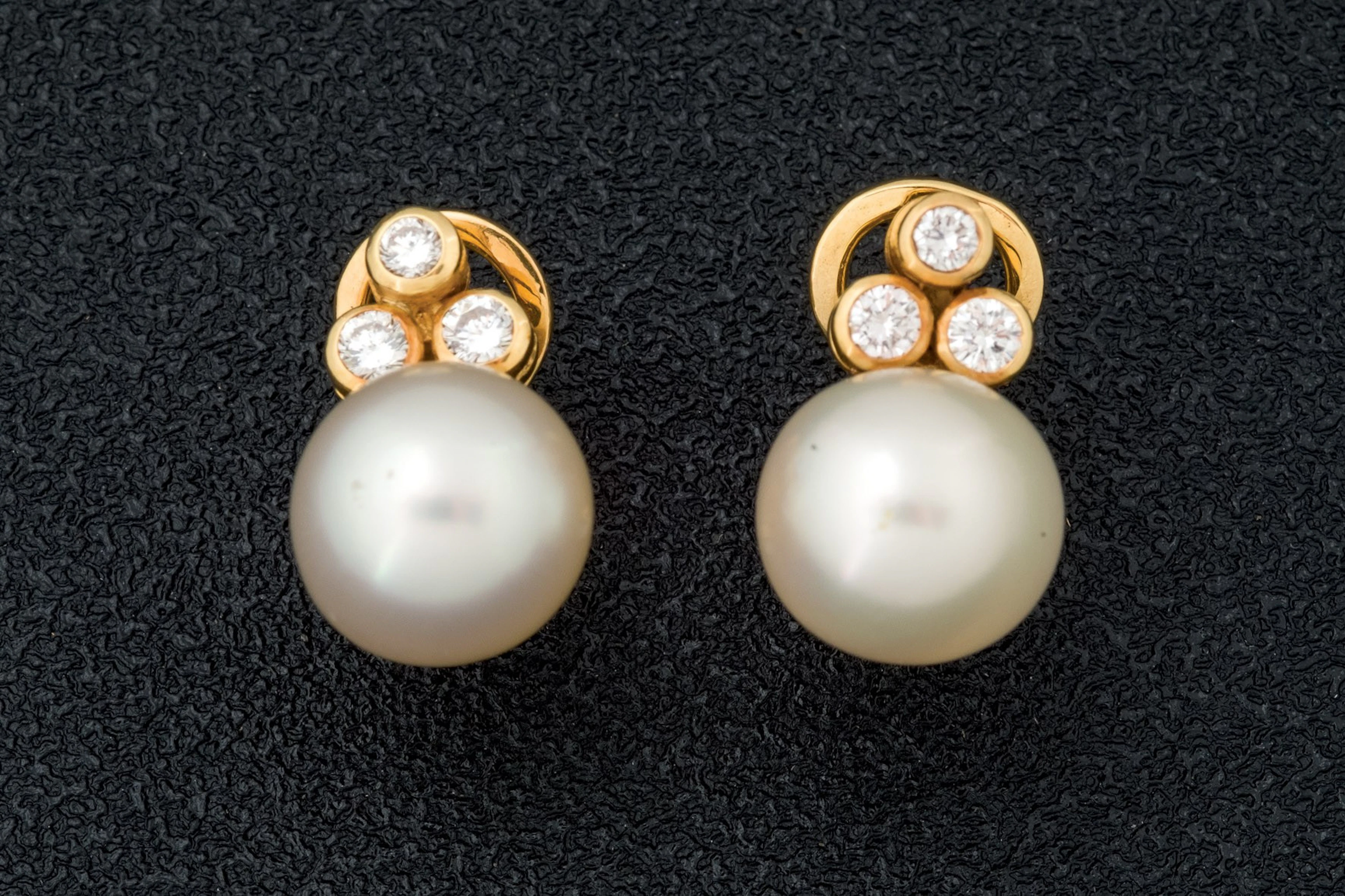 Pendientes de oro con perla y diamantes