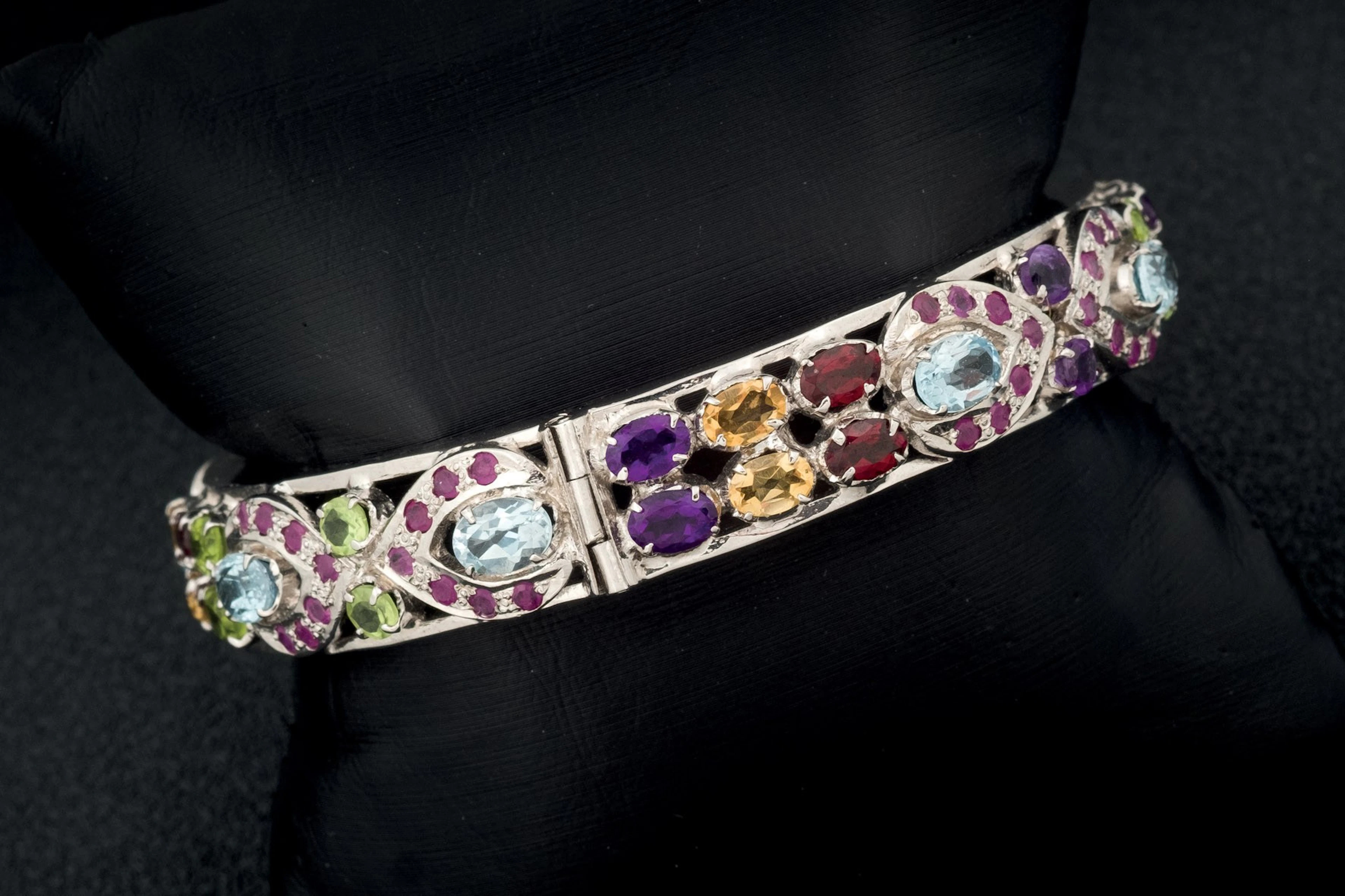 Pulsera de plata con piedras naturales
