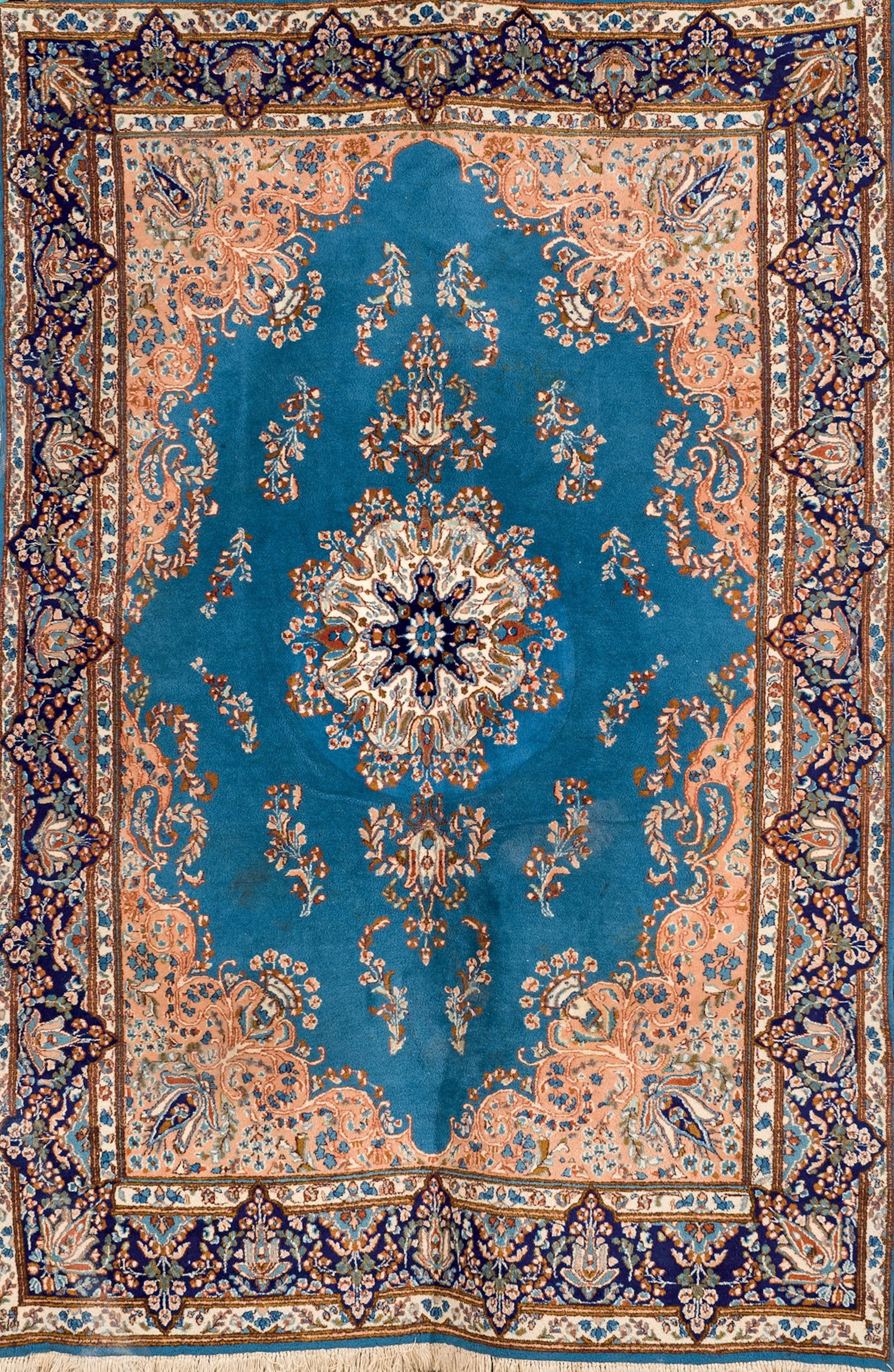 Alfombra de estilo iraní. S. XX