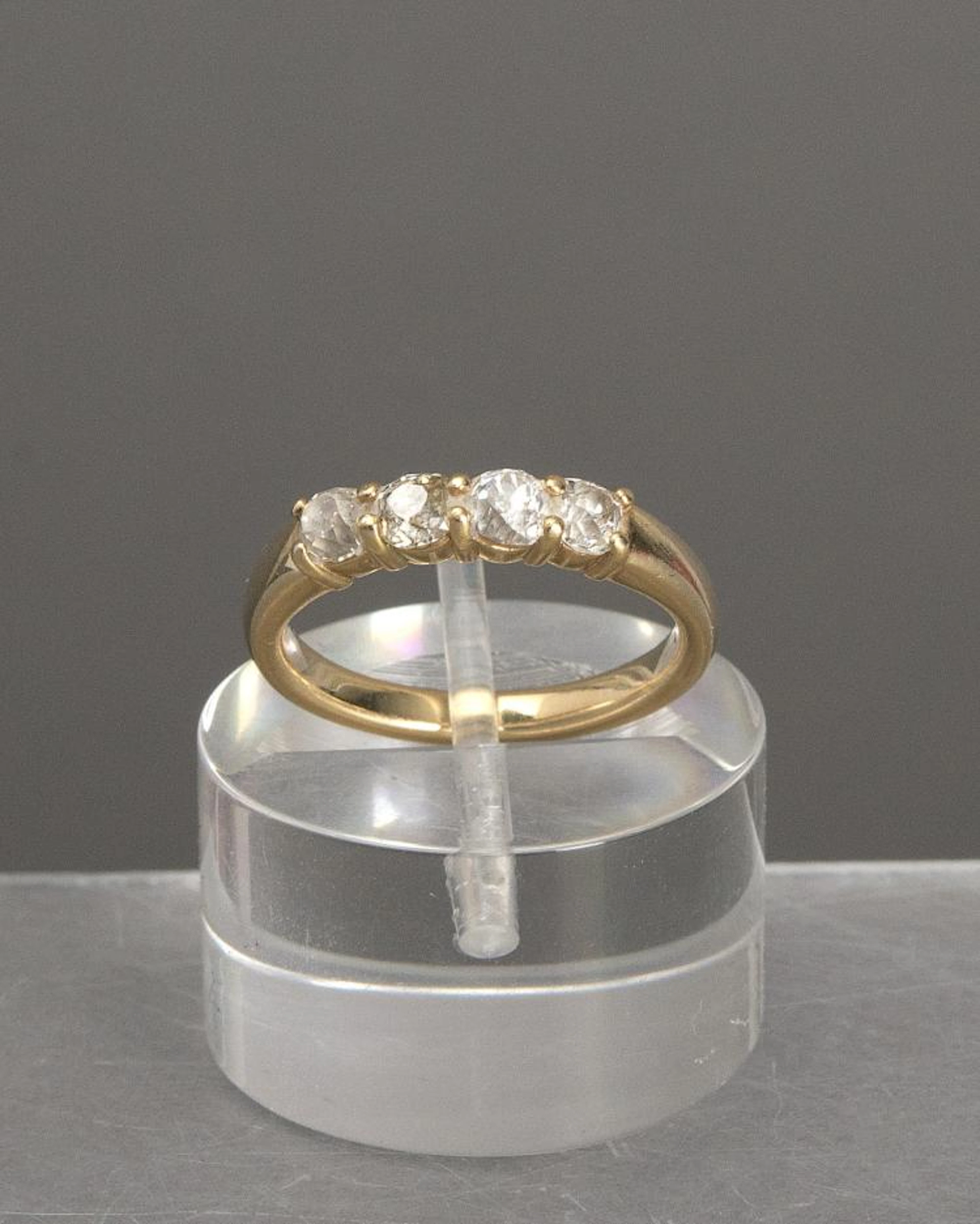 bague 'Eternity' en or jaune .750 avec 4 diamants de taille ancienne