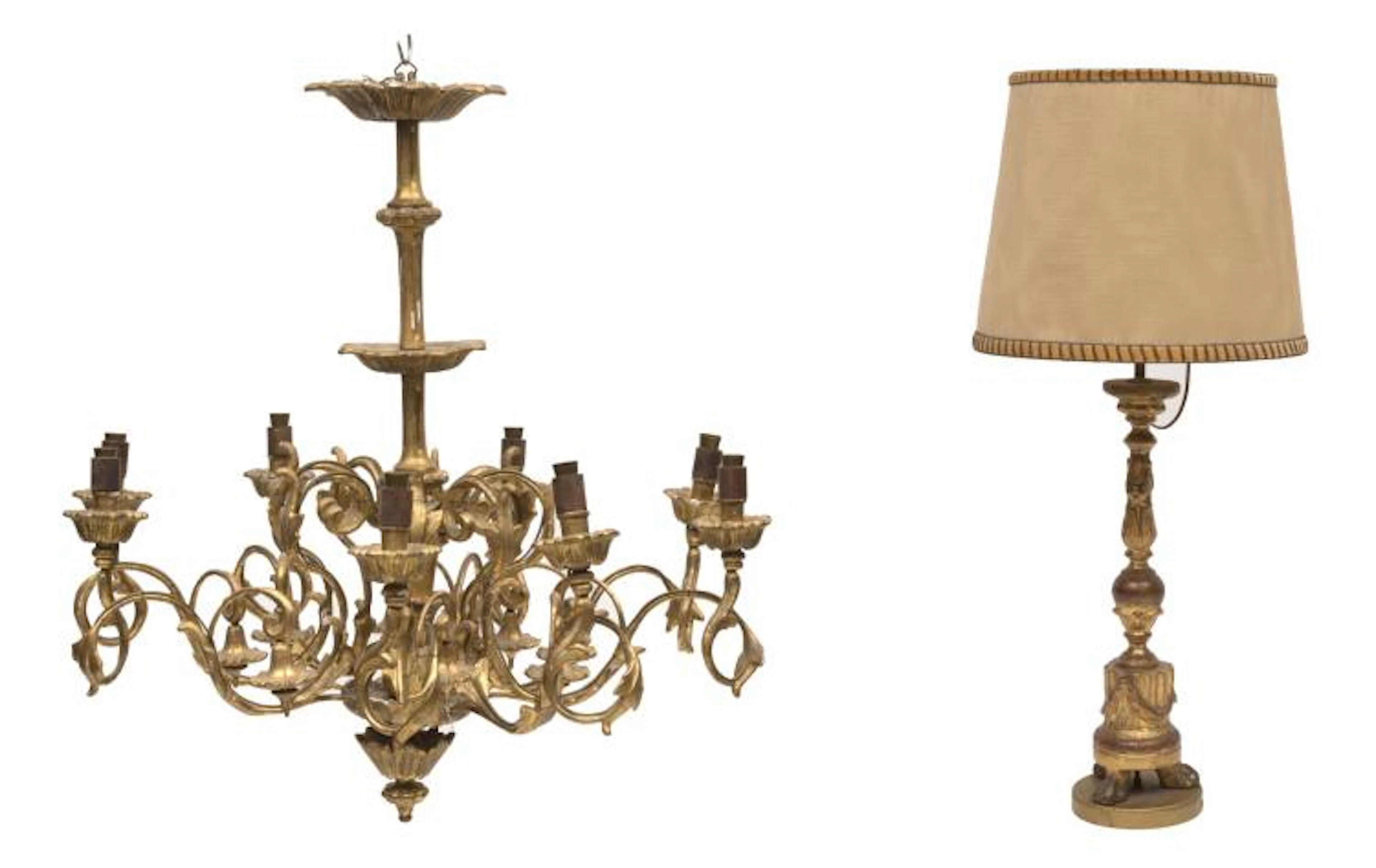 Lustre en métal et bois doré à 8 feux.