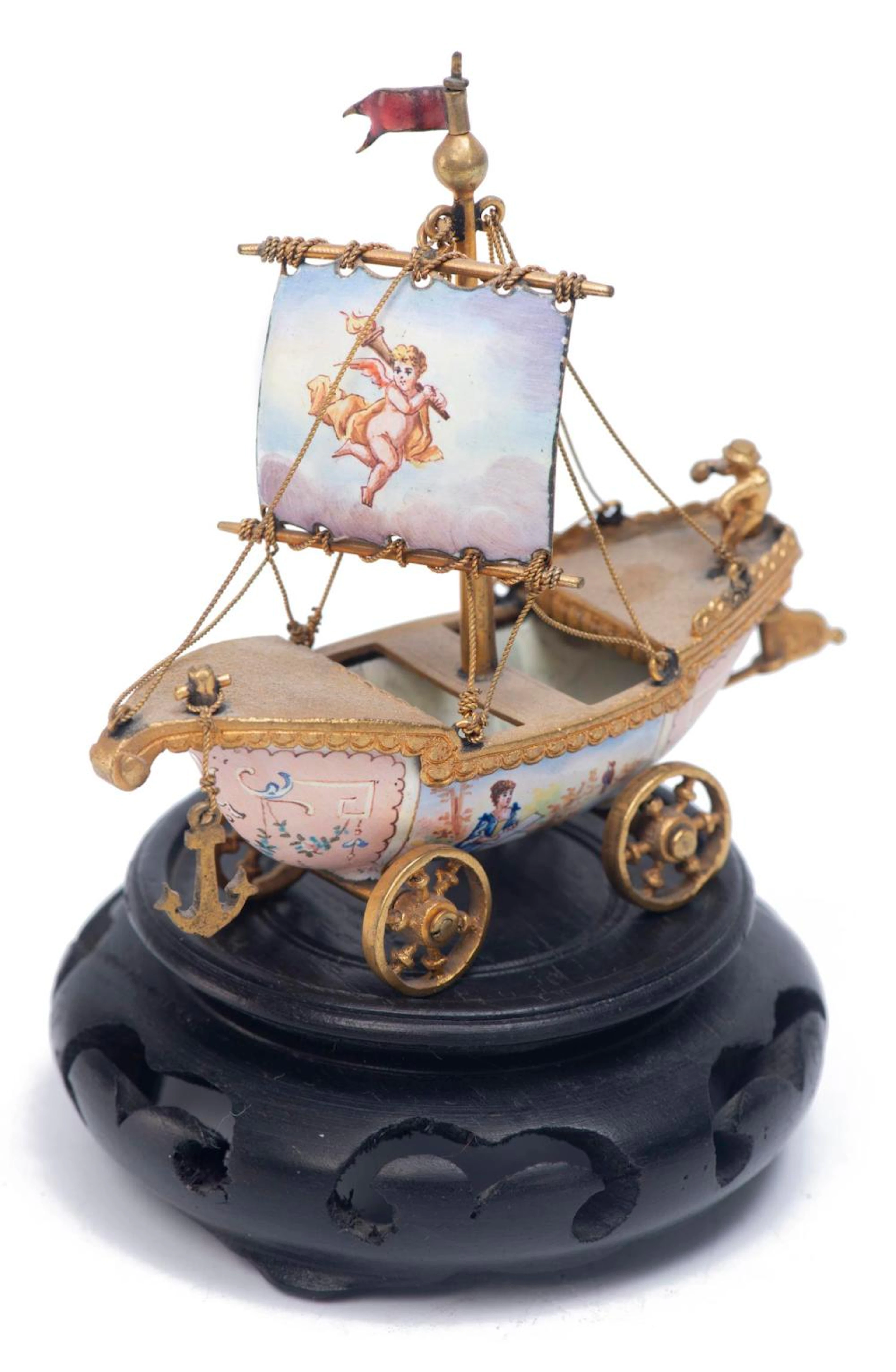 Petit bateau en émail sur roues