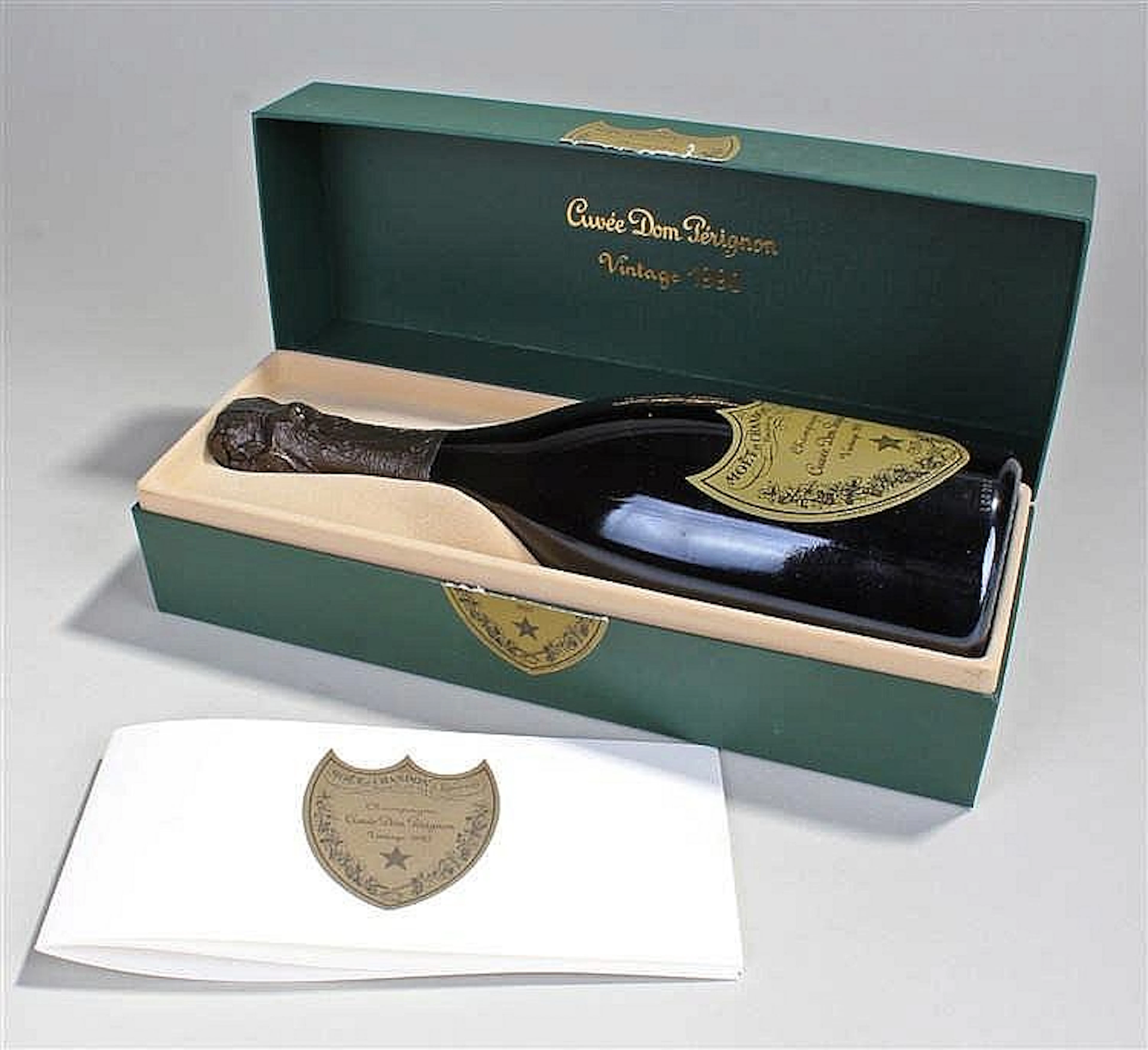 Moet & Chandon Dom Perignon Brut Champagne, 1990, in gift box