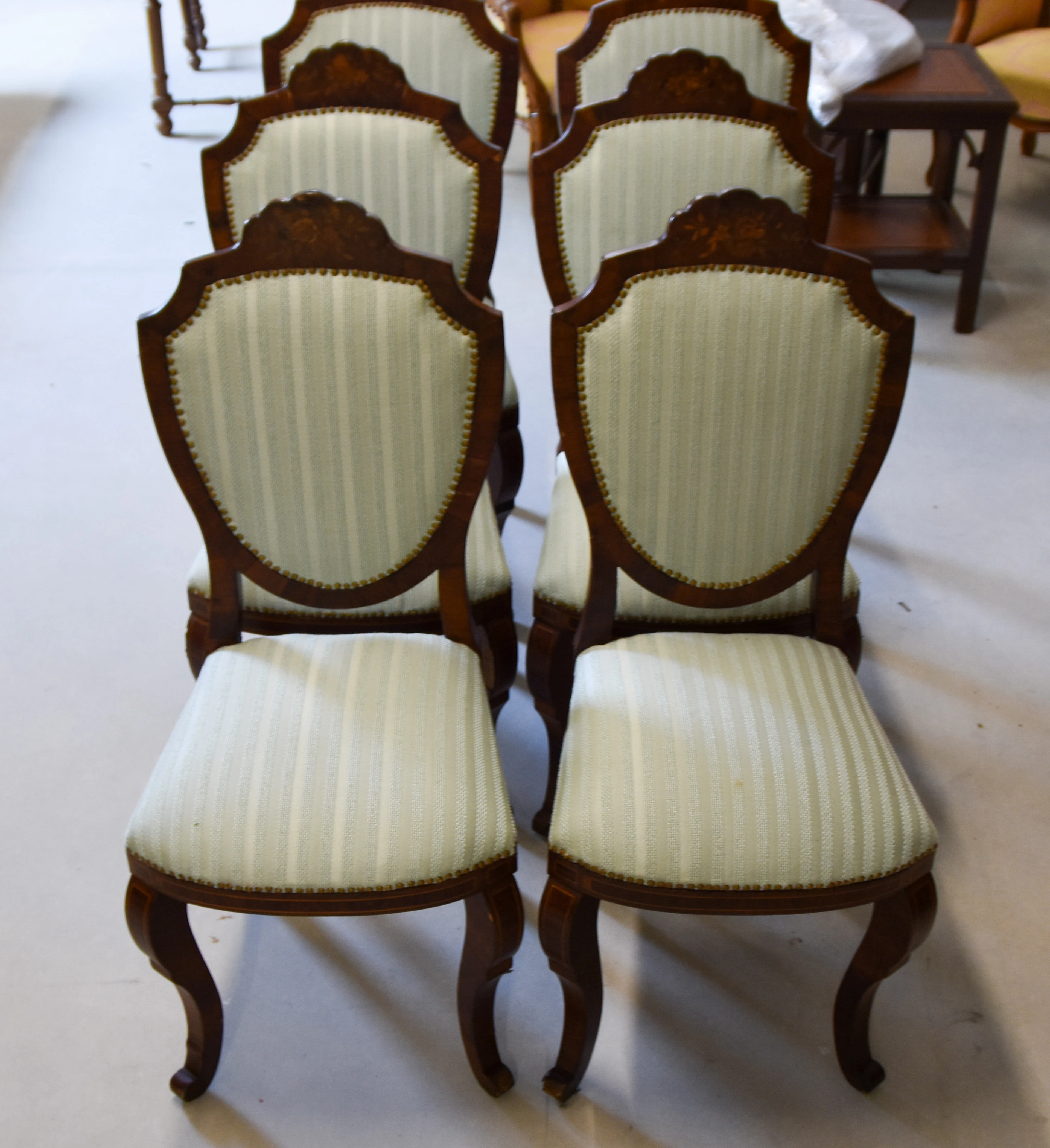 SET VON STÜHLEN (6 Stühle).