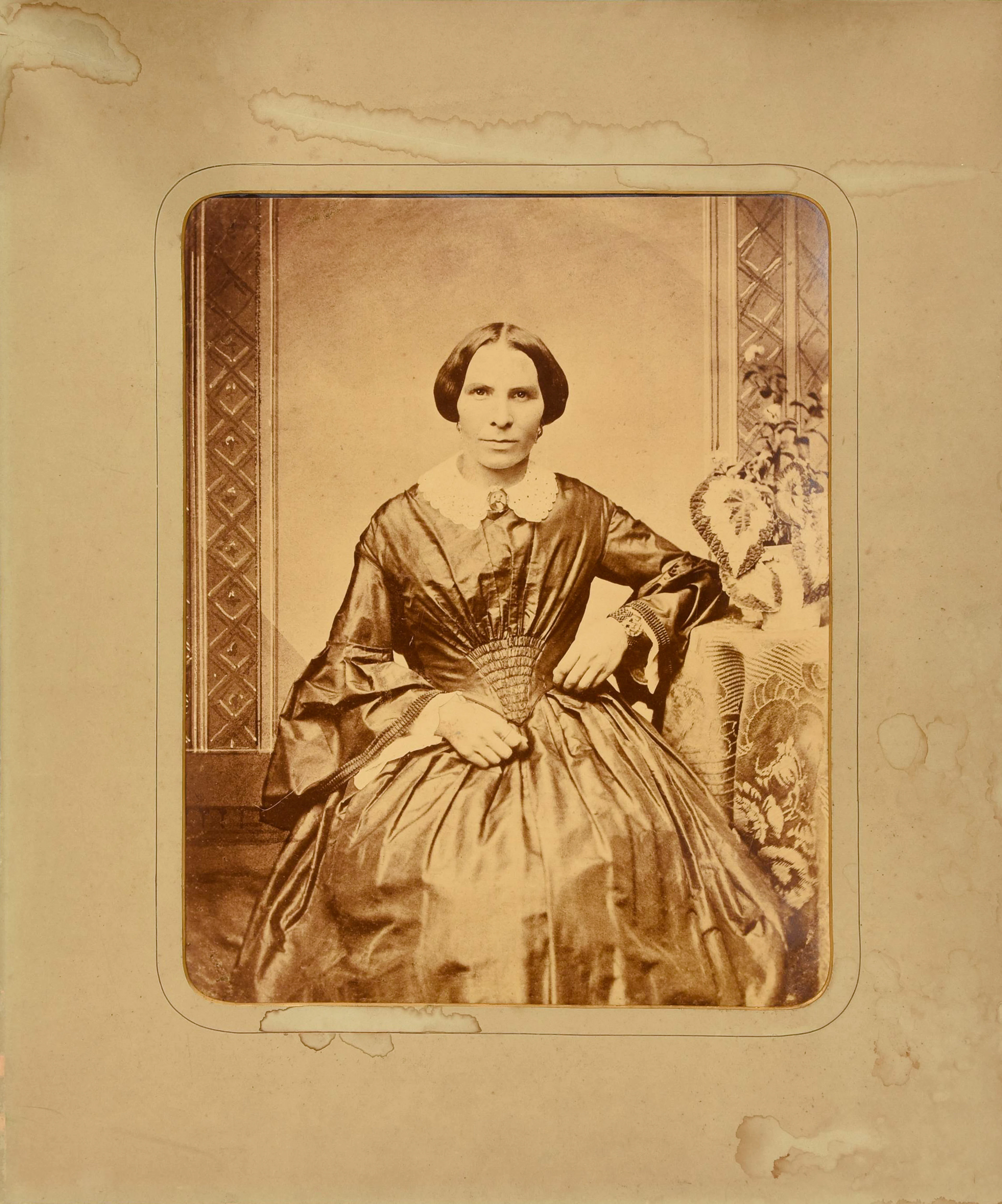 HISTORISCHE FOTOGRAFIE Alte Dame.