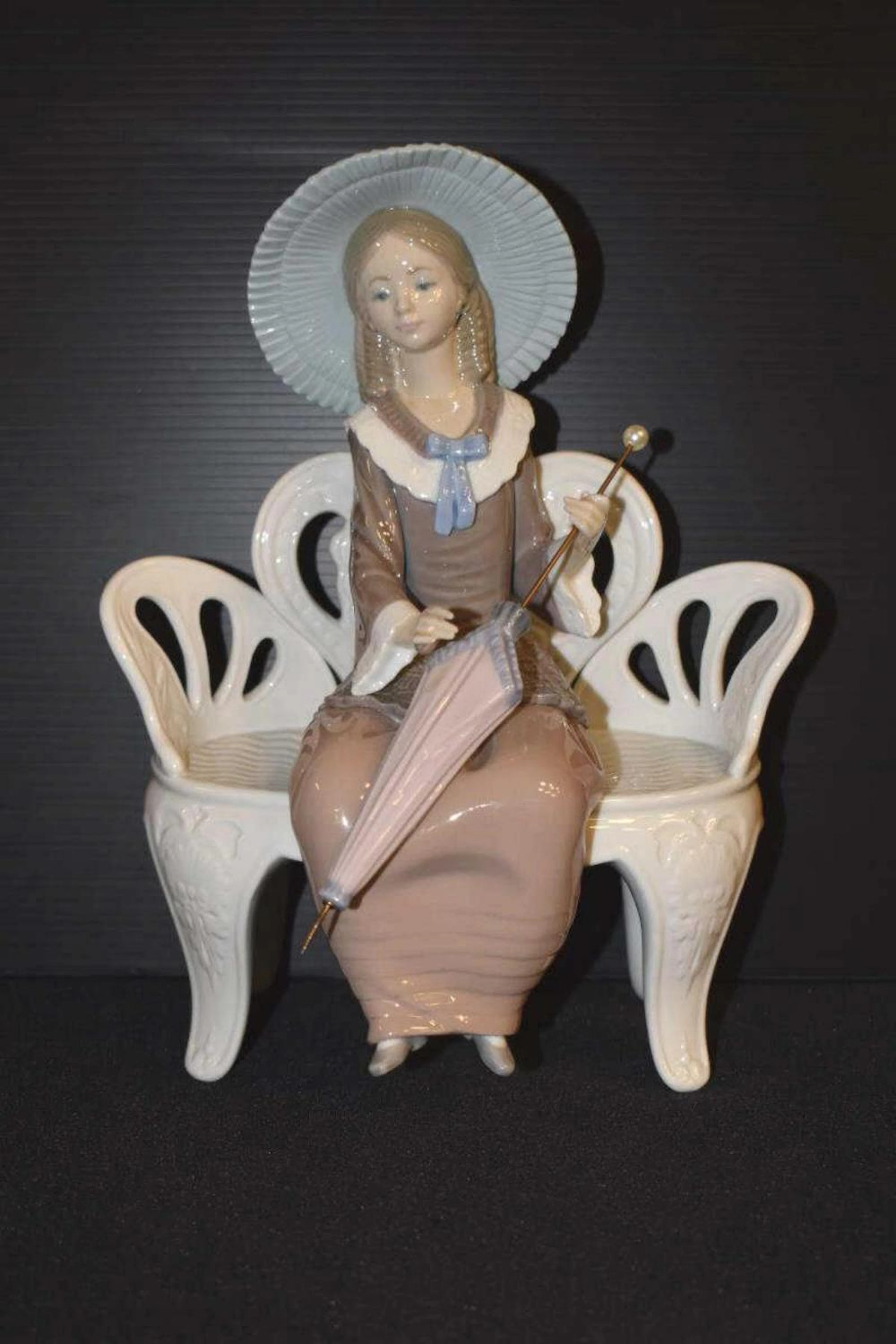 Lladro Retired Figurine "Waiting In The Park"