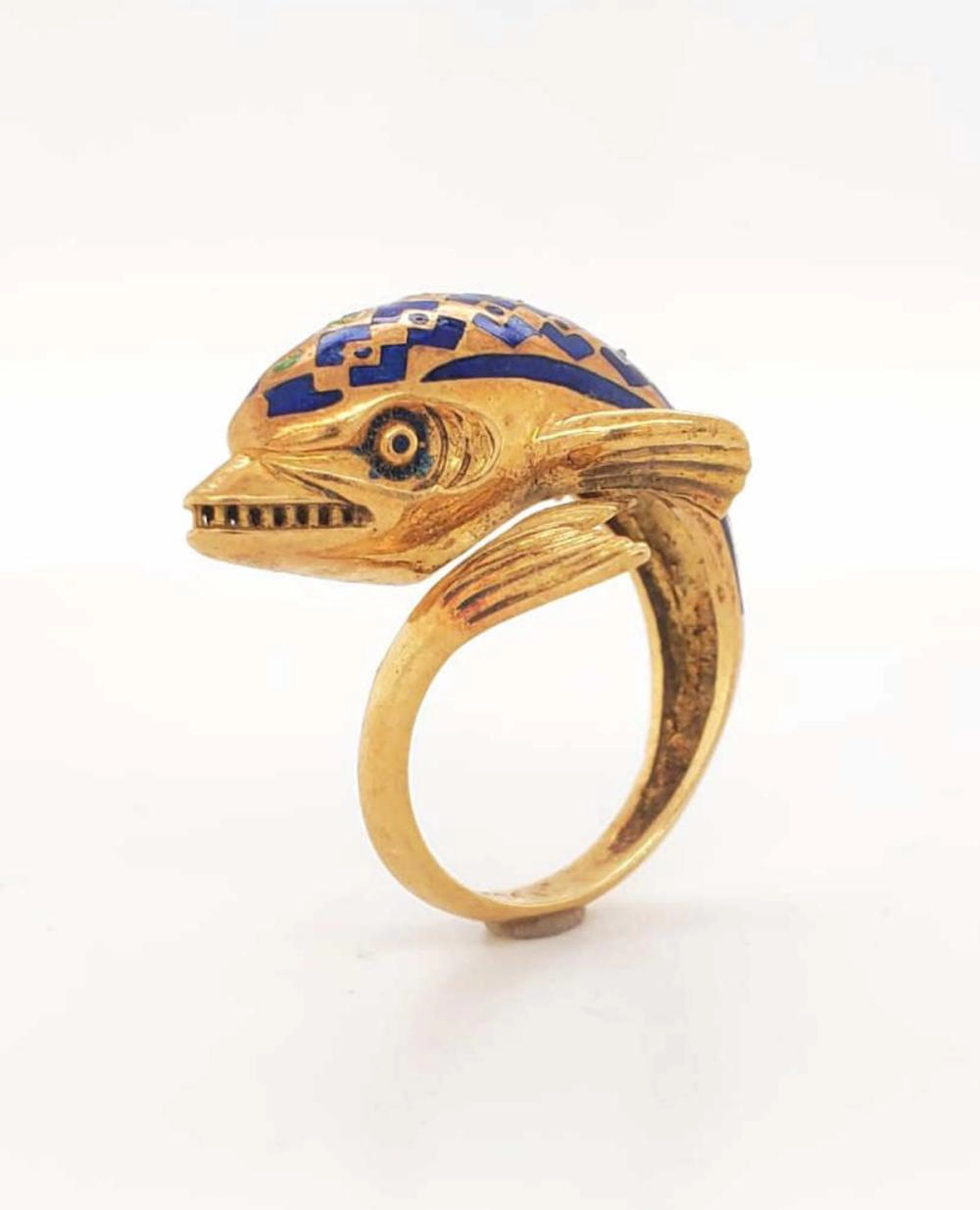 18kt yellow gold enamel dolphin ring