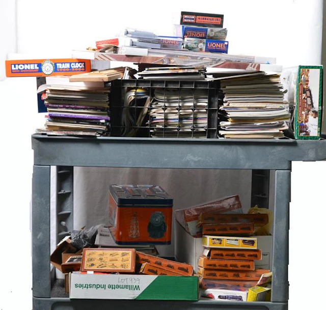 Huge lot of O gauge and HO items Lionel, Tyco, etc.