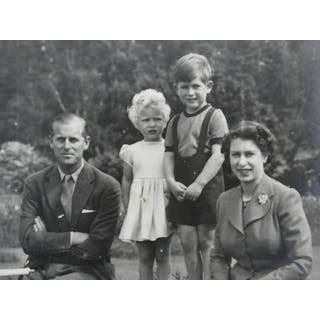 1954 Royal Family Signed photograph