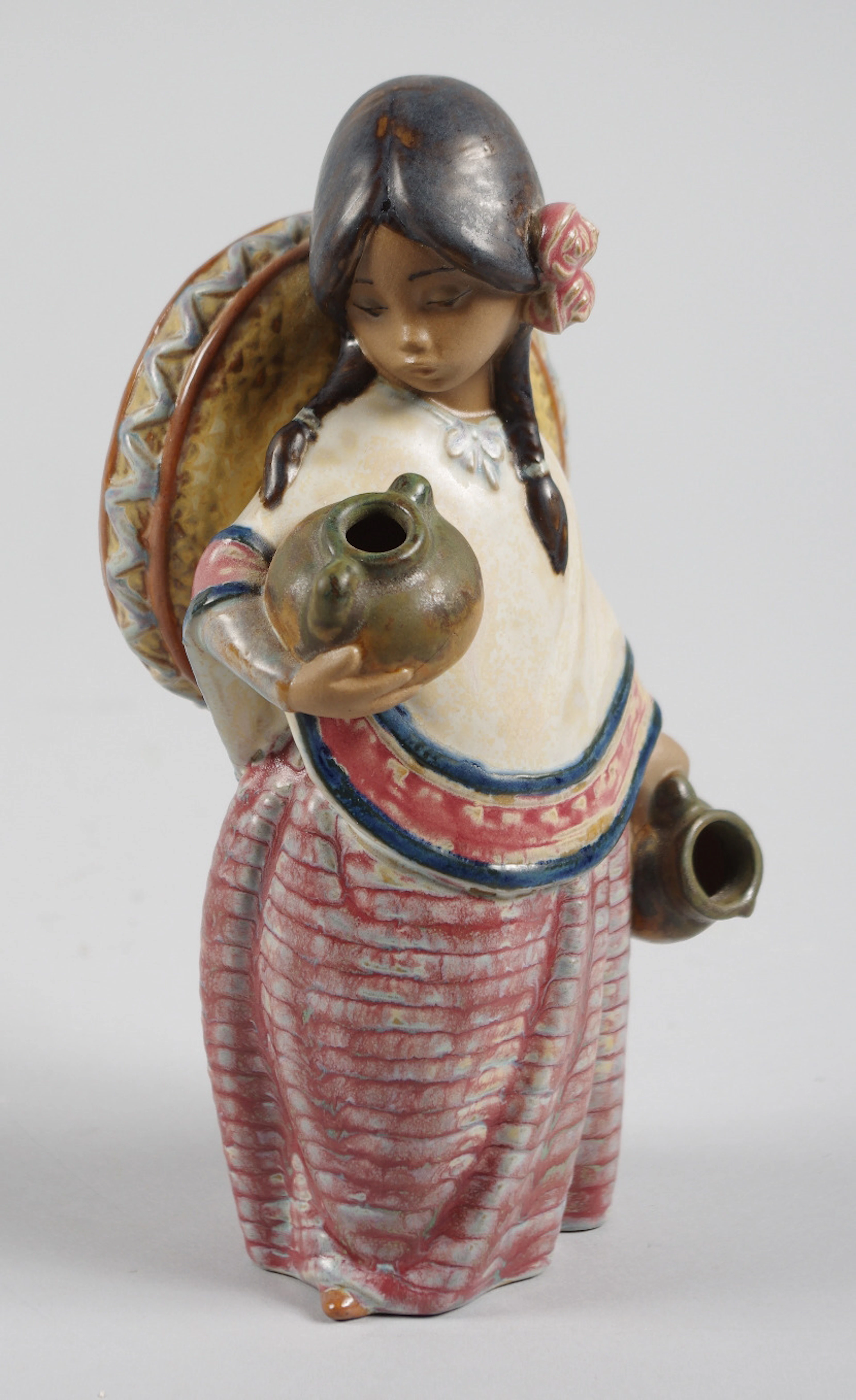PORSLINSFIGUR, flicka med krus, Lladro.
