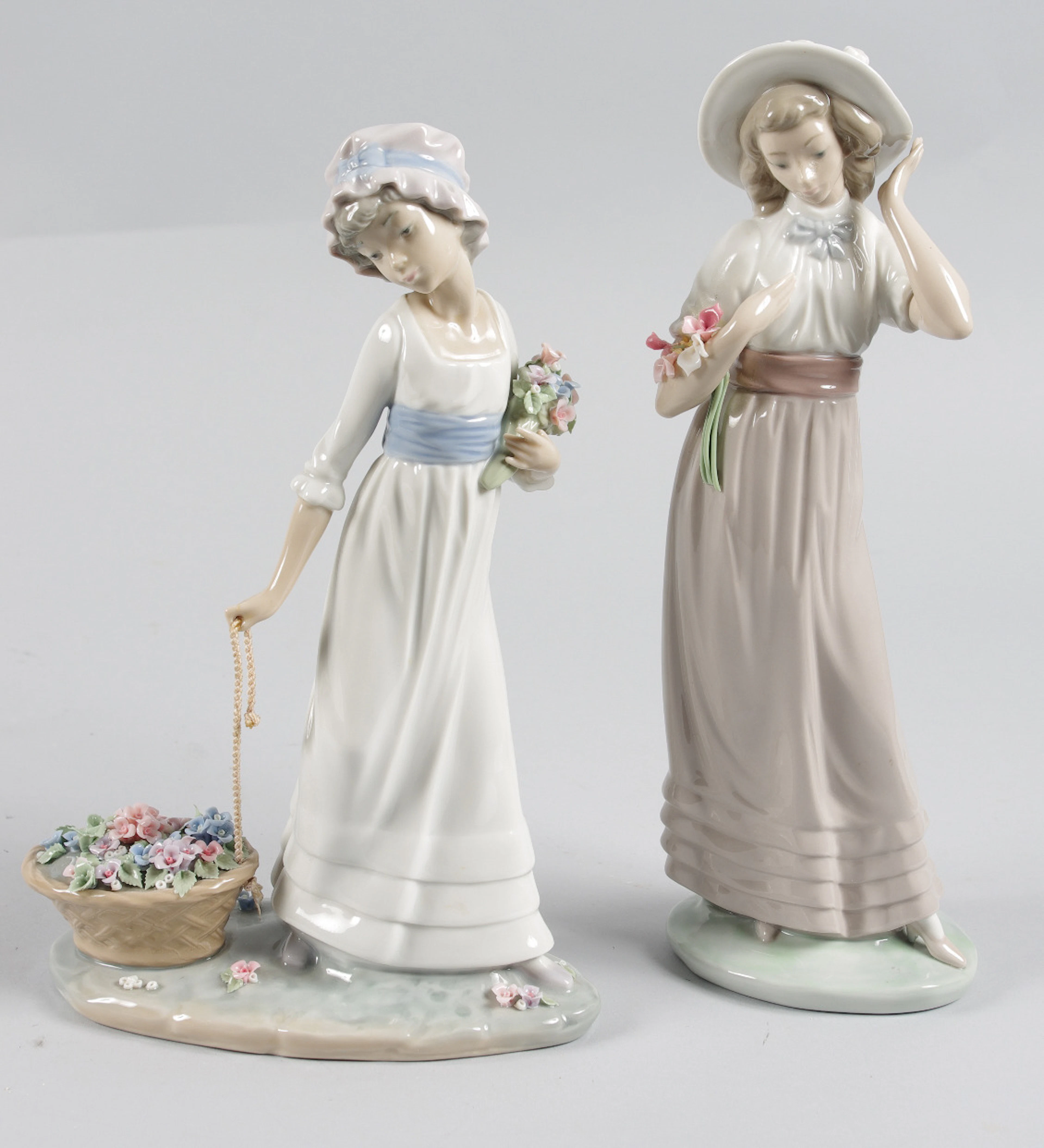 PORSLINSFIGURER, 2 blomsterflickor, Nao samt Lladro.