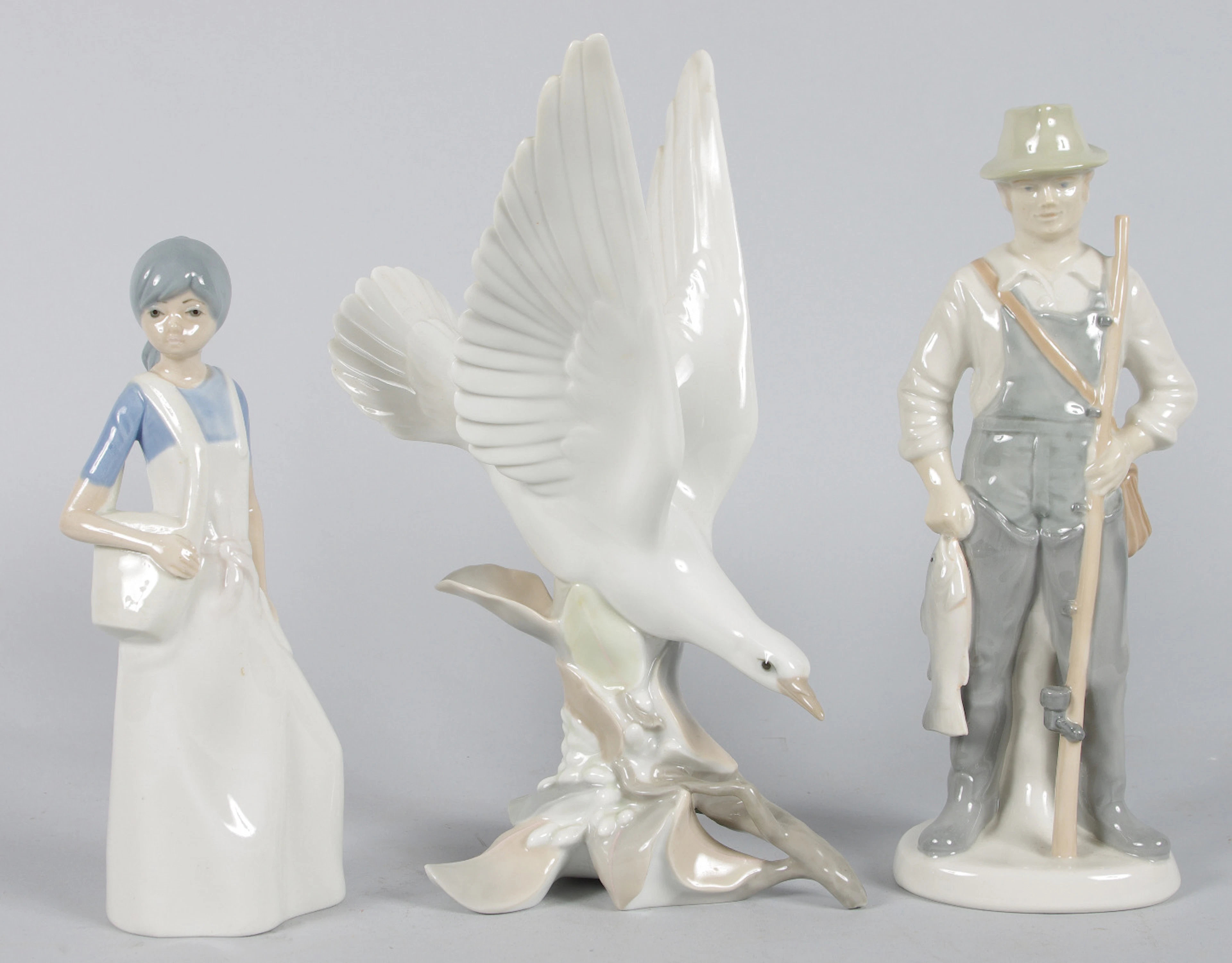 PORSLINSFIGURER, 3 stycken, bl.a. Lladro.