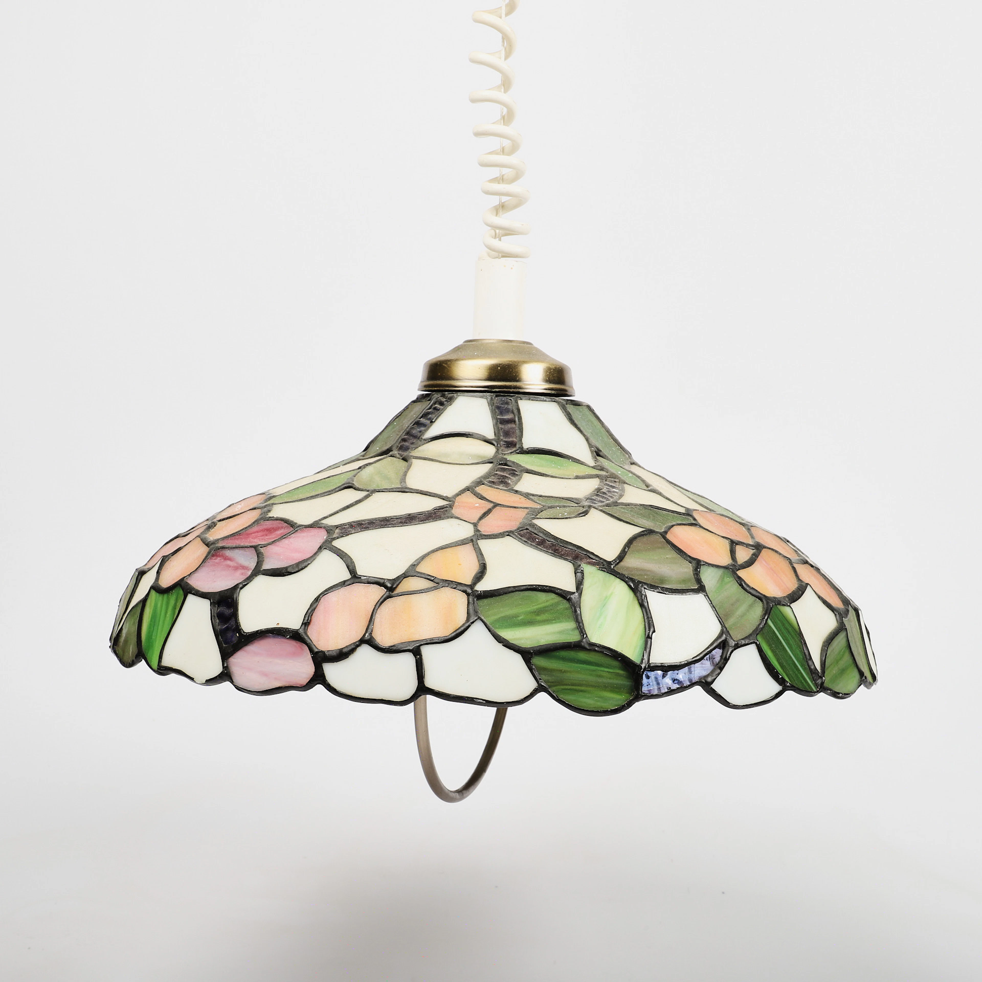 TAKLAMPA, sk. Tiffanylampa, blyinfattad glasmosaik, 1900/2000-tal.