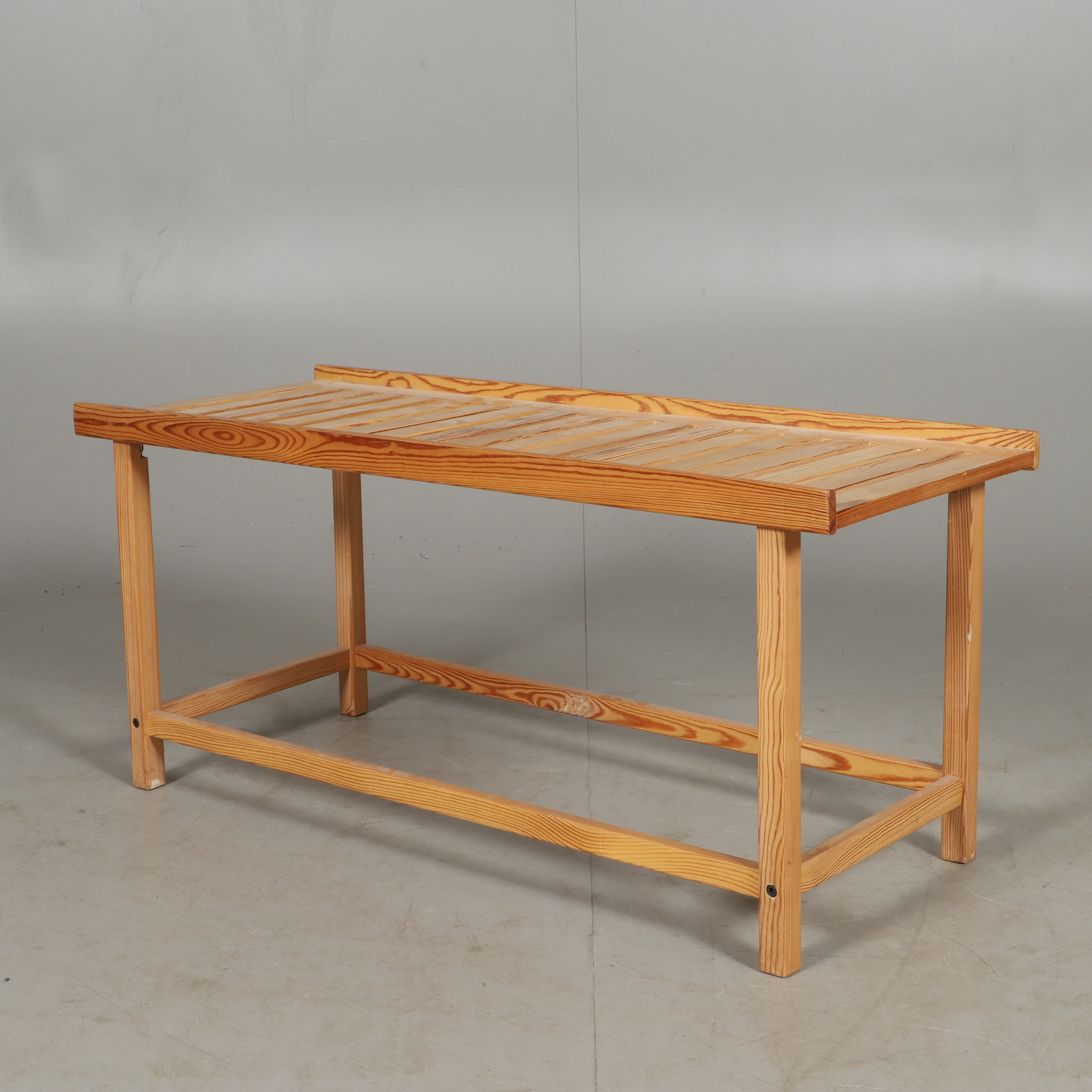 BLOMSTERBORD, ””Tulpan II”, furu, IKEA, design Erik Wörts.
