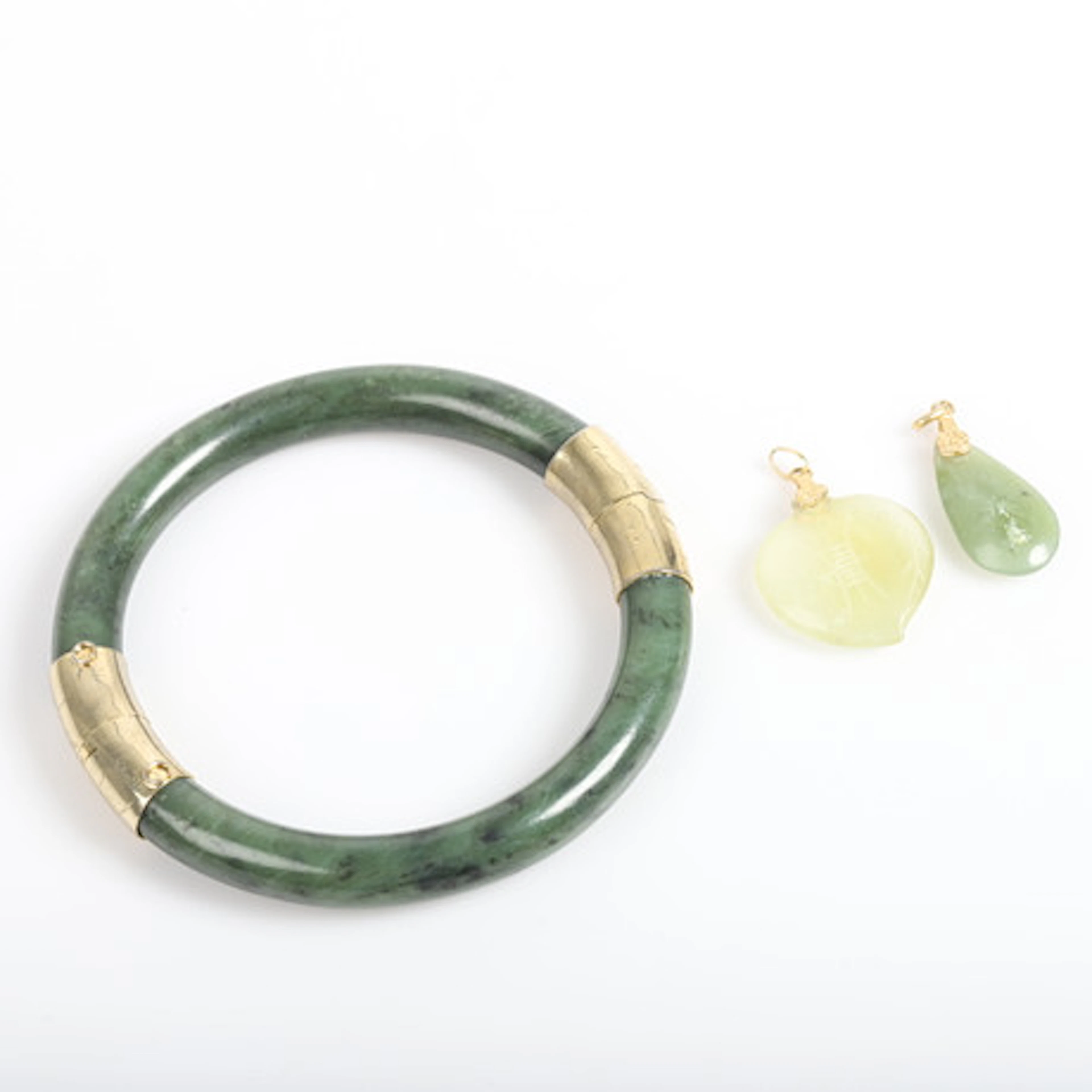 HÄNGEN SAMT ARMBAND, 3 delar, jade.