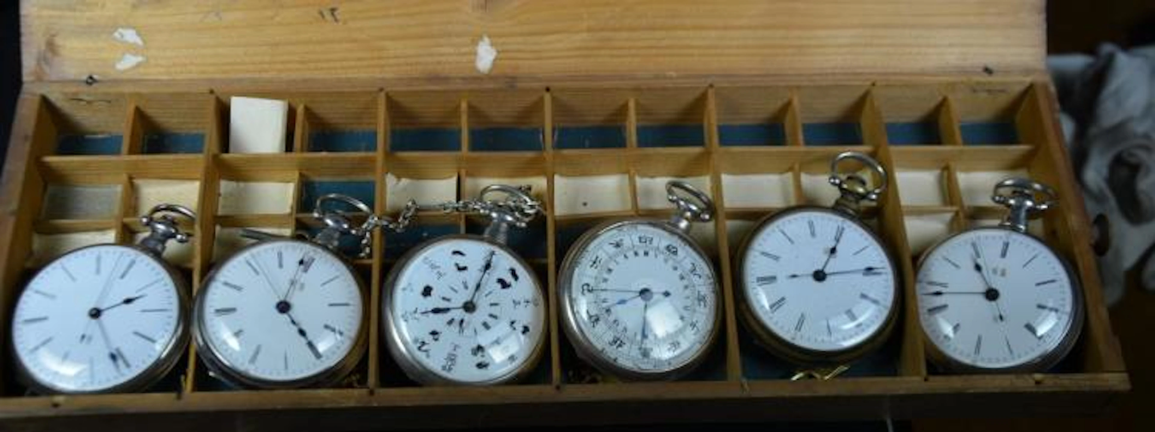 Small box with six watches for the Chinese market