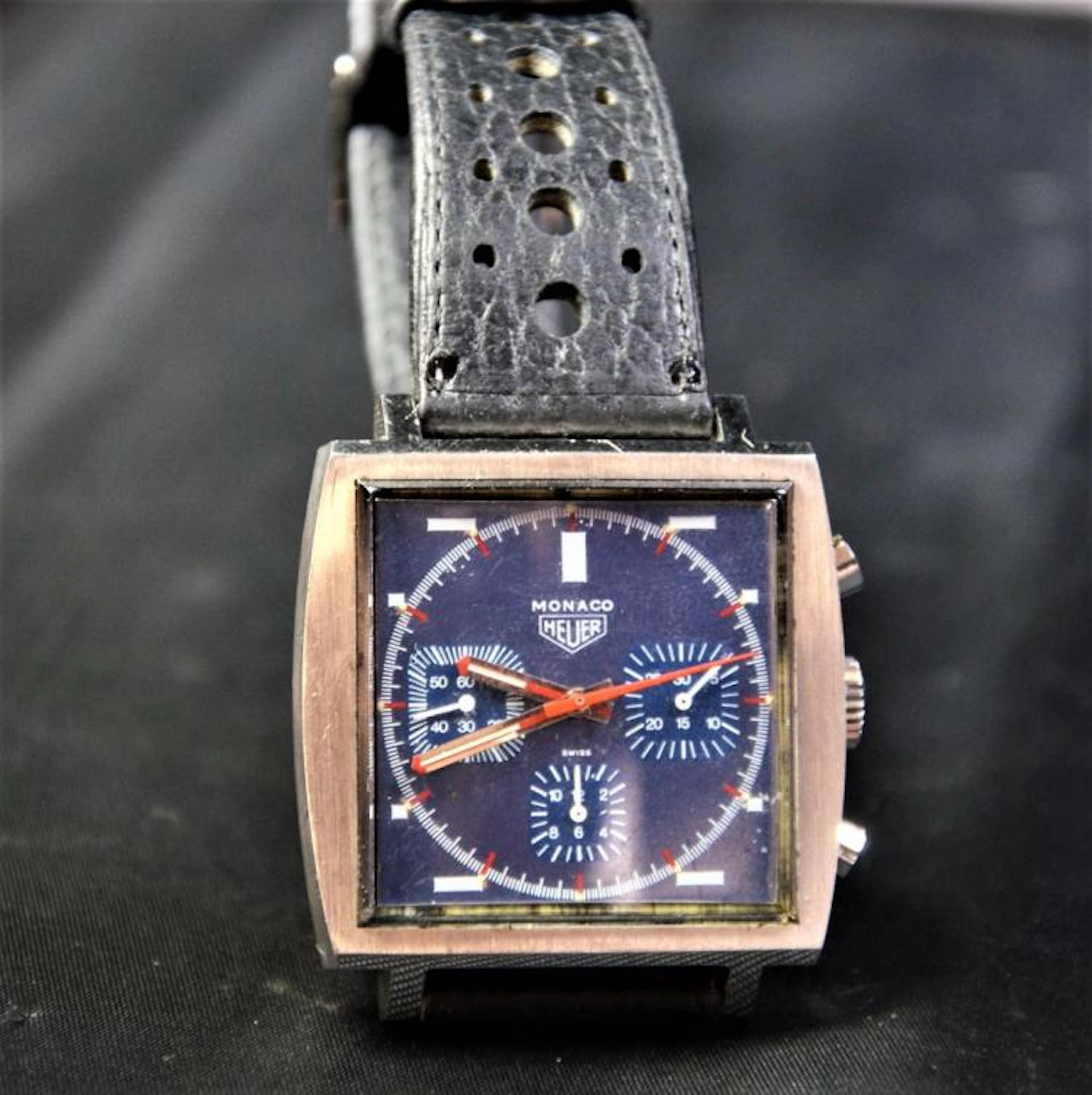 Montre HEUER Monaco, cal. 7636, bracelet d?origine. New old stock.