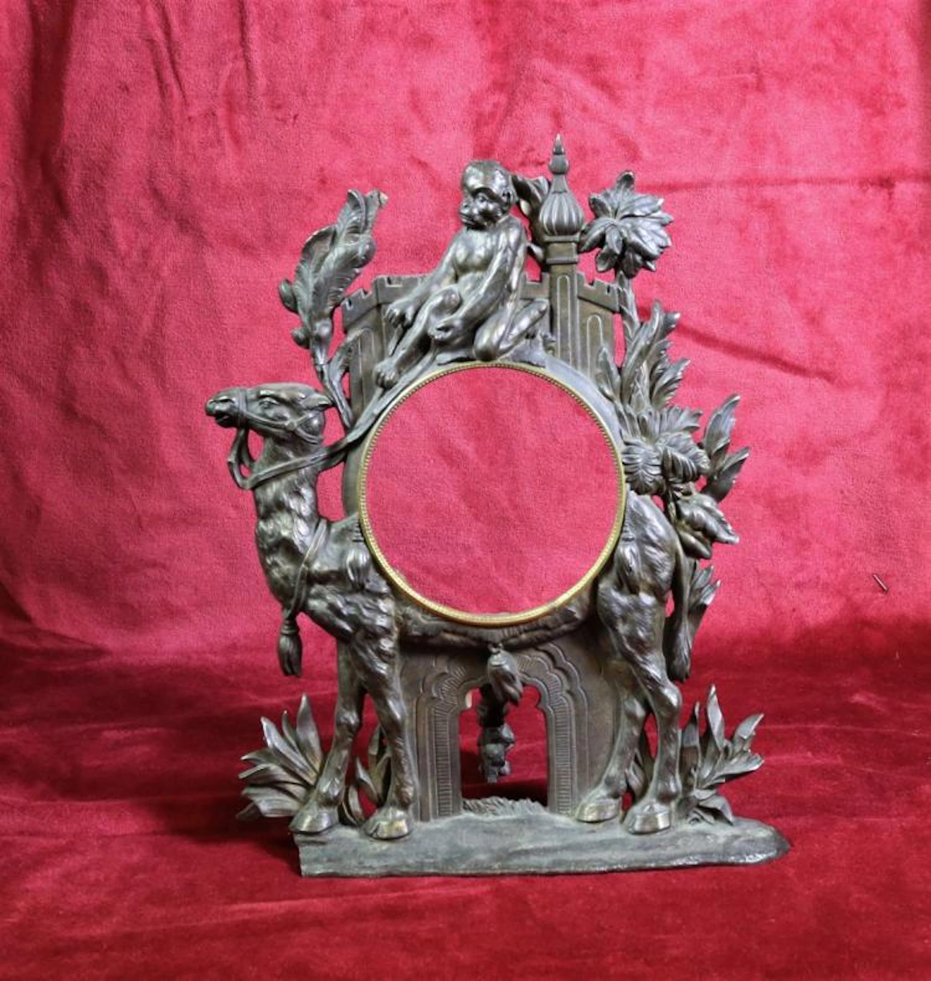 Sculpture en bronze à motif oriental