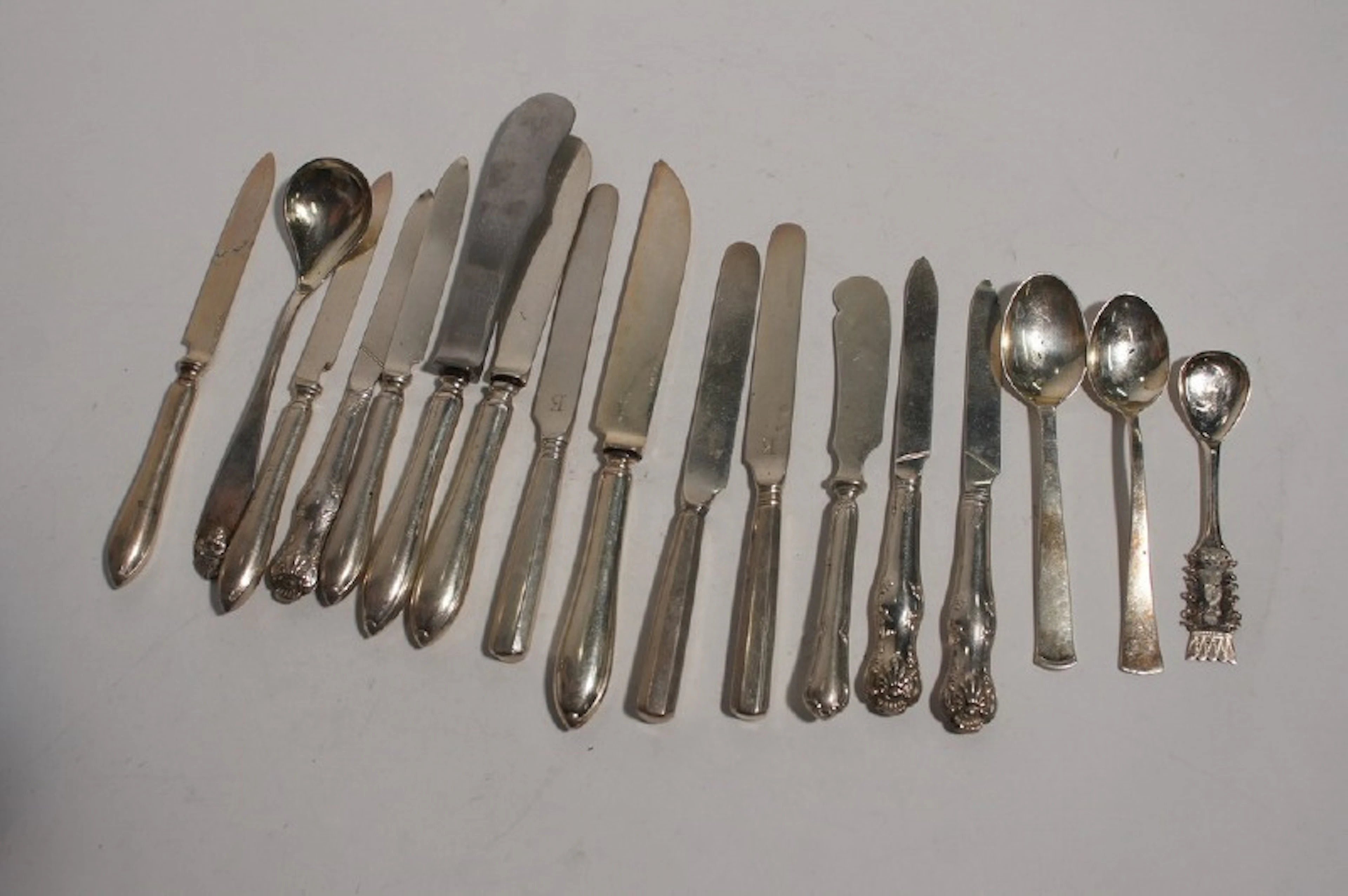 Parti silverknivar mm