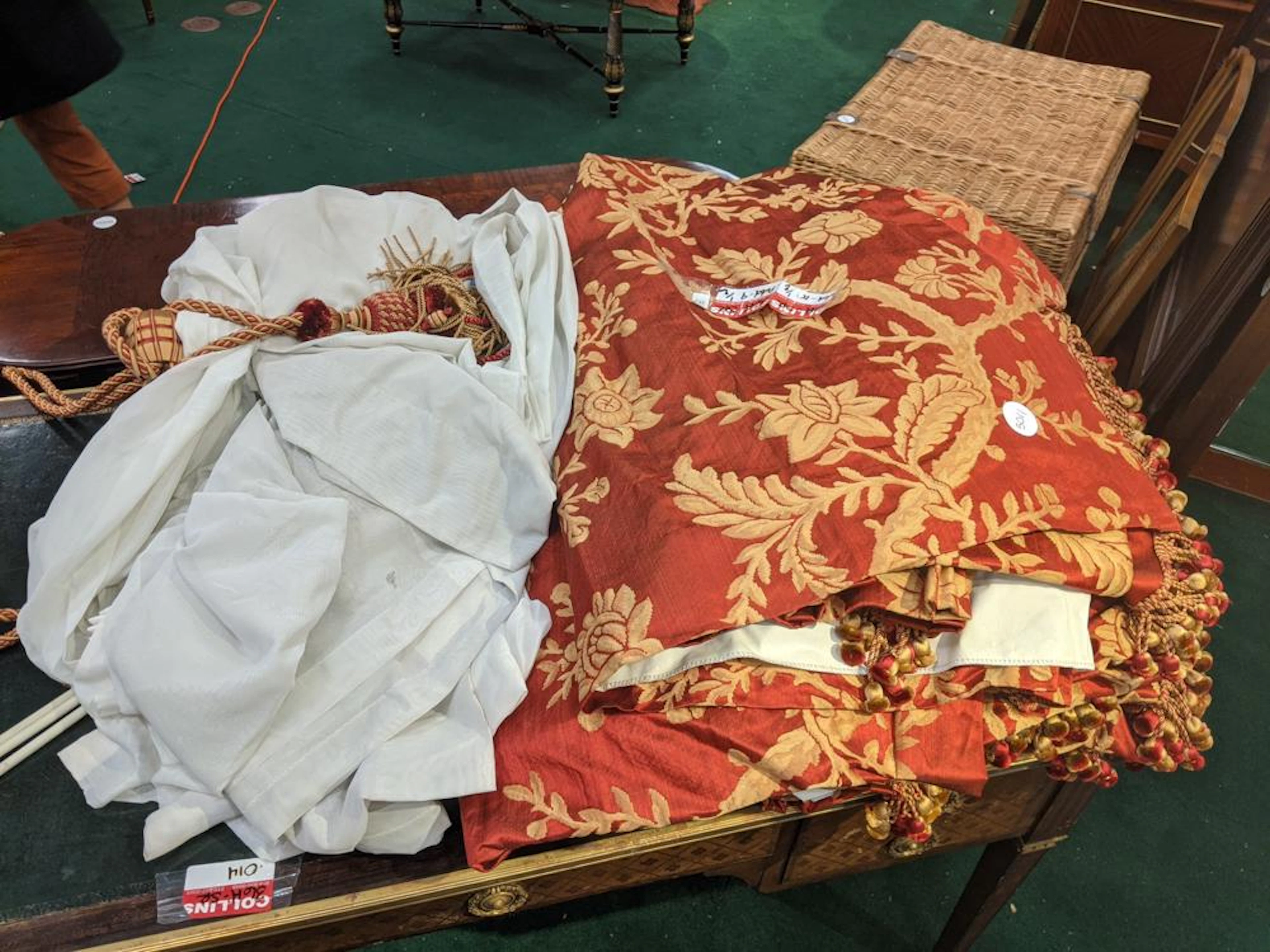 Lot of 3 drapes, burgundy