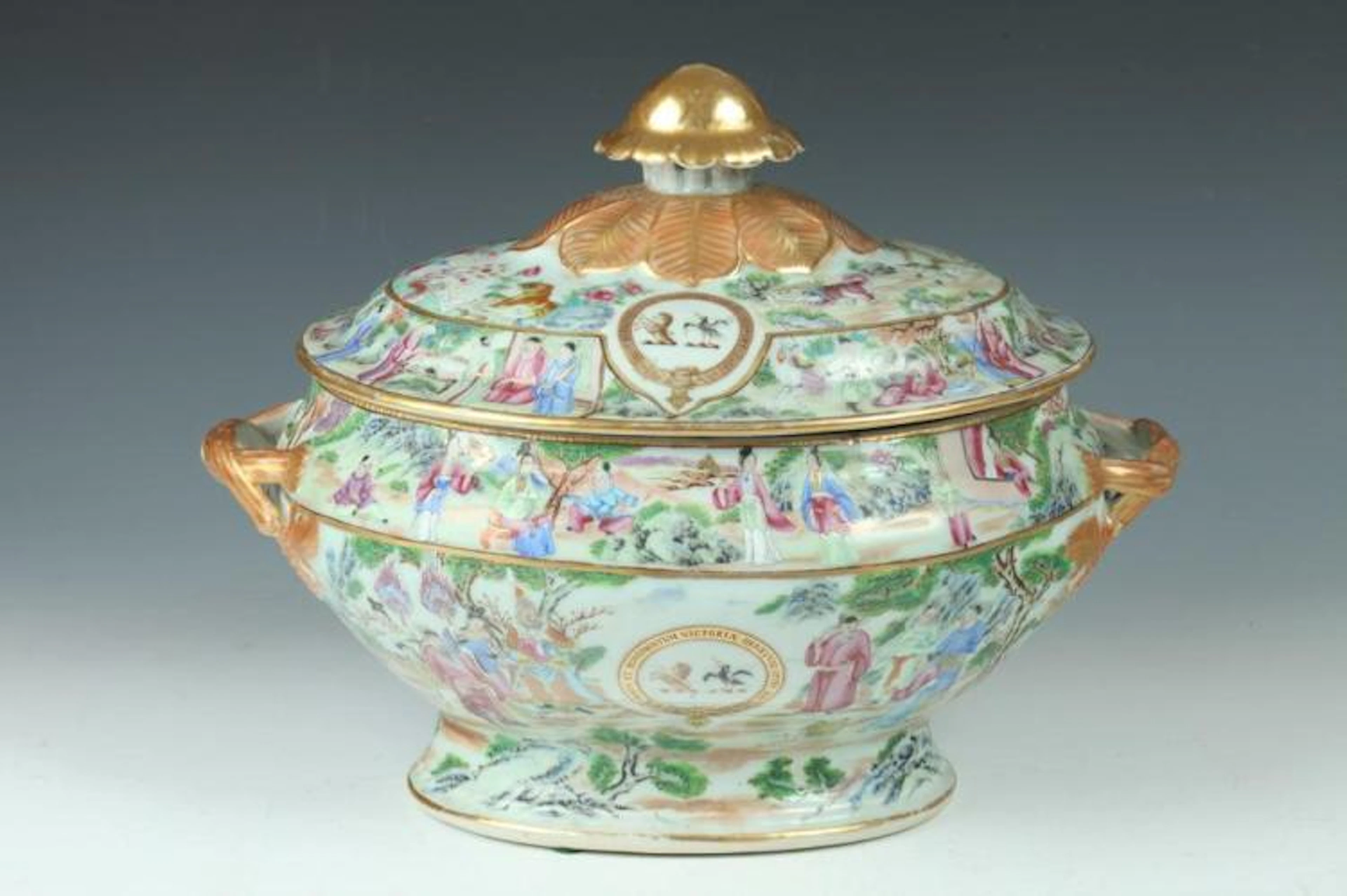 CHINESE ROSE MANDARIN PORCELAIN CRESTED SOUP TUREEN