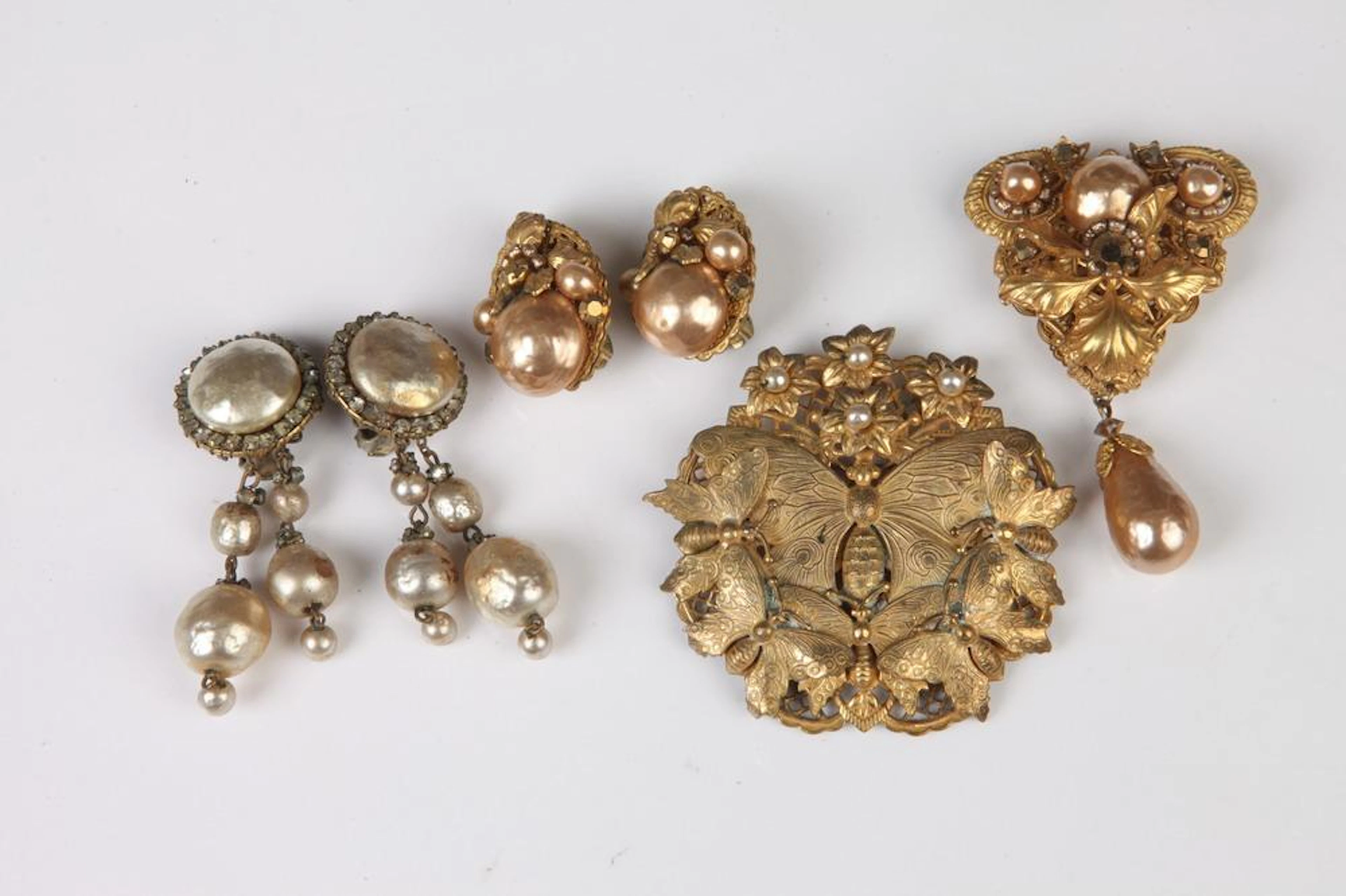 TWO MIRIAM HASKELL COSTUME JEWELRY PINS, ONE WITH MATCHING EARRINGS,