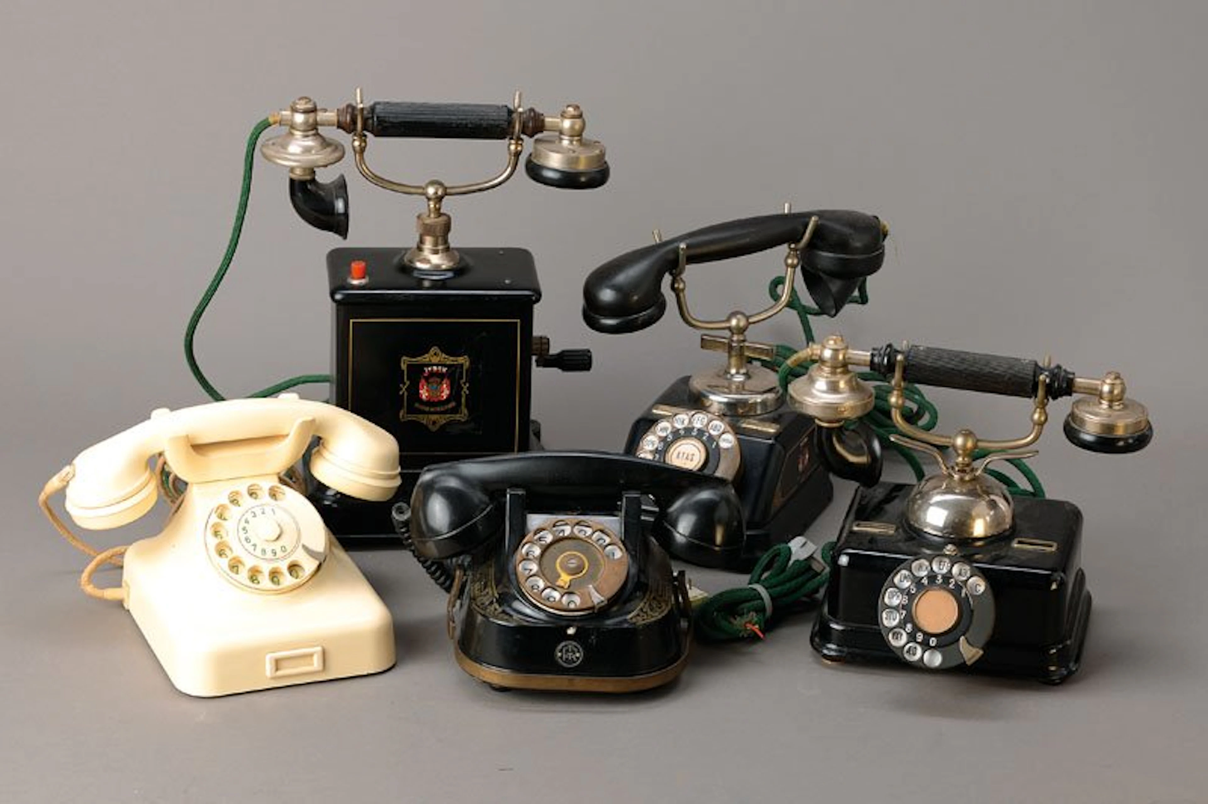 Collection of 9 phones, focusing 1907-10