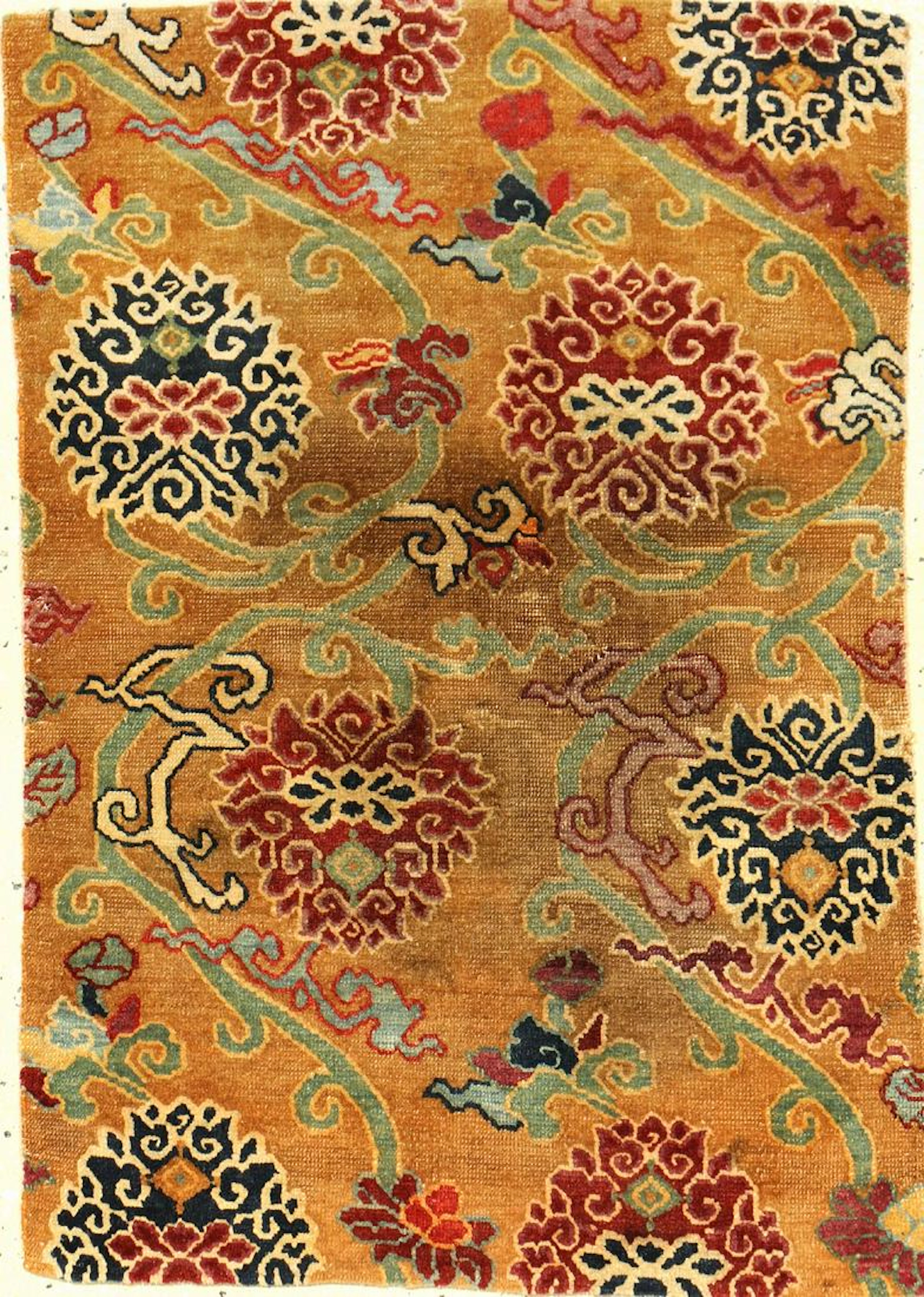 Very Fine Tibetan Shigatse 'Goyul' (Lotus),