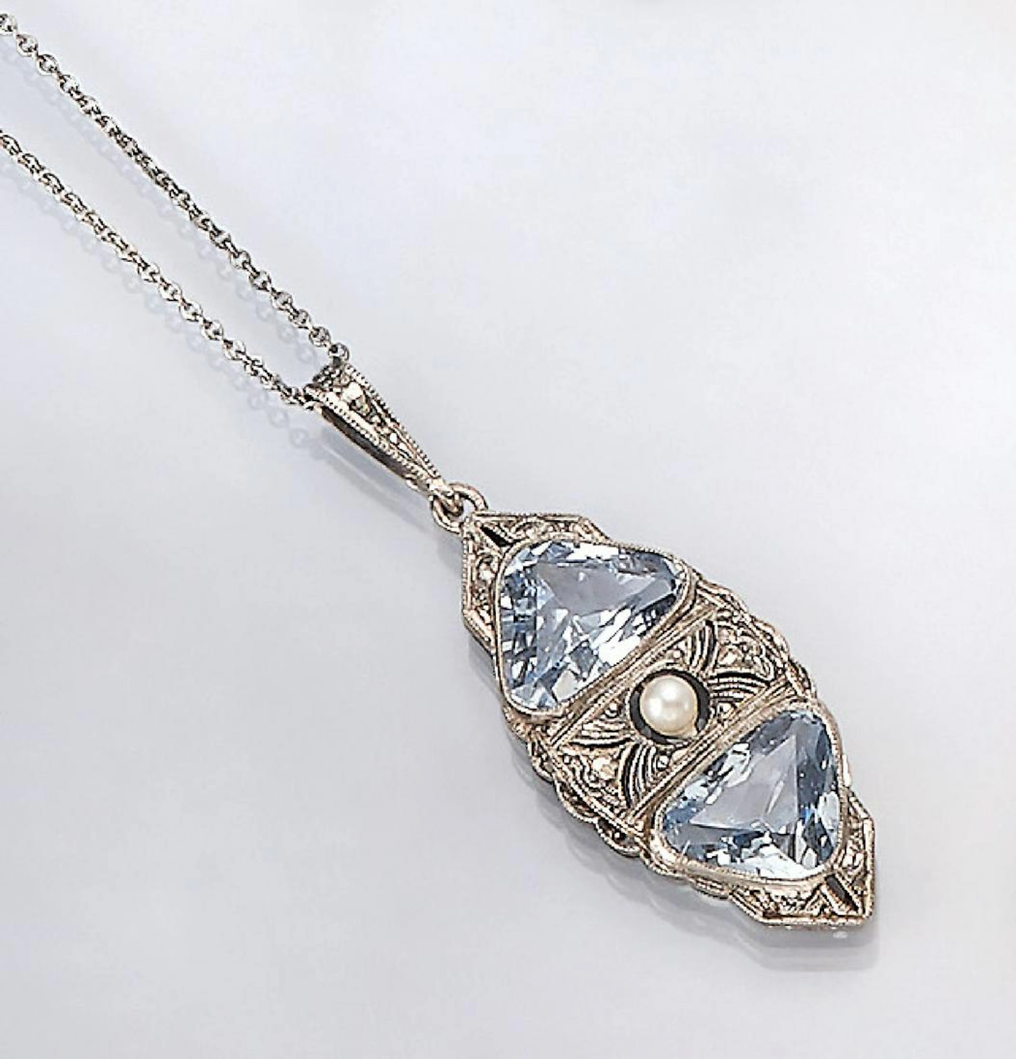Pendant with syntheses
