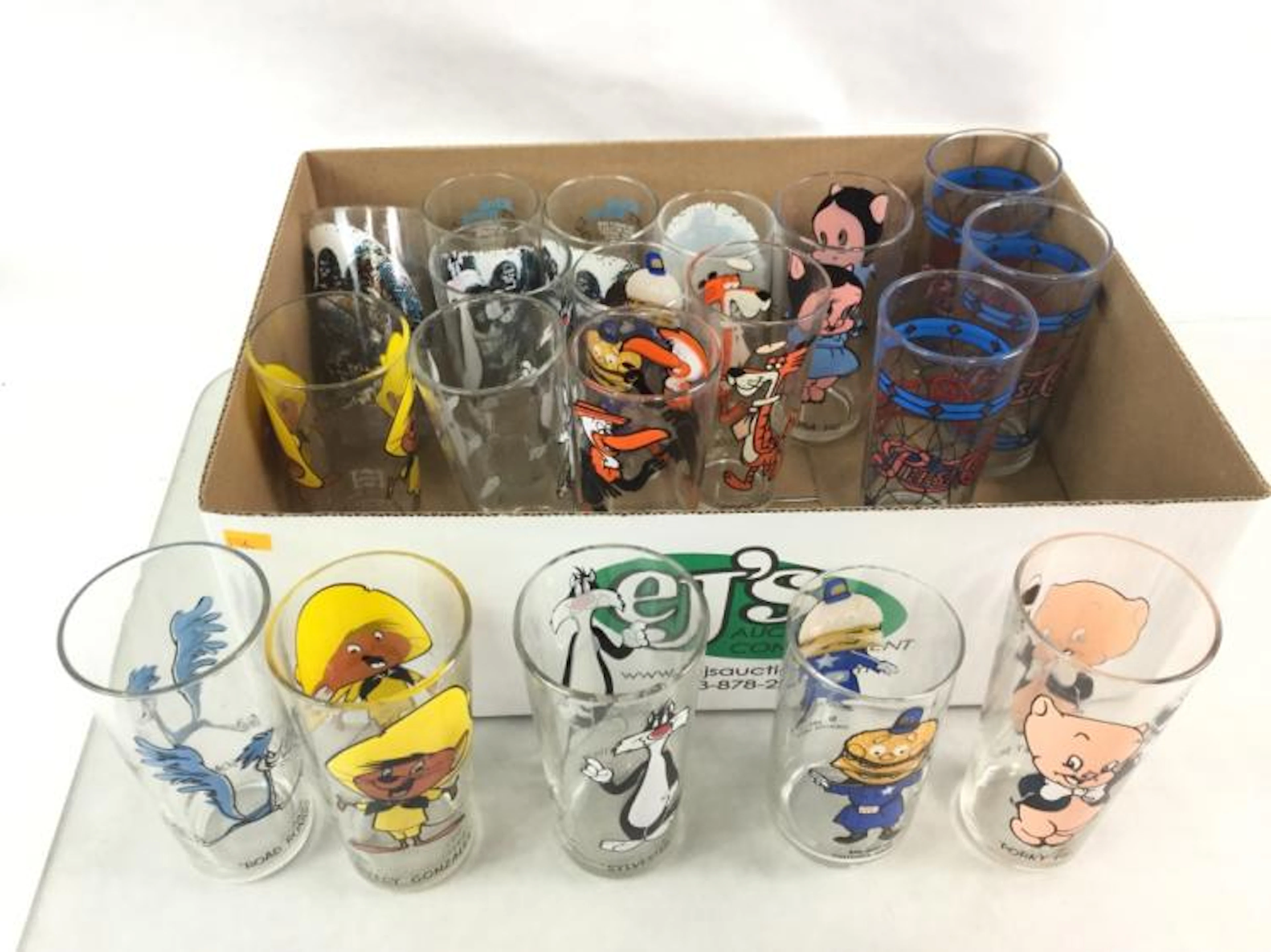 (19) Vtg. Collectible Restaurant Glasses