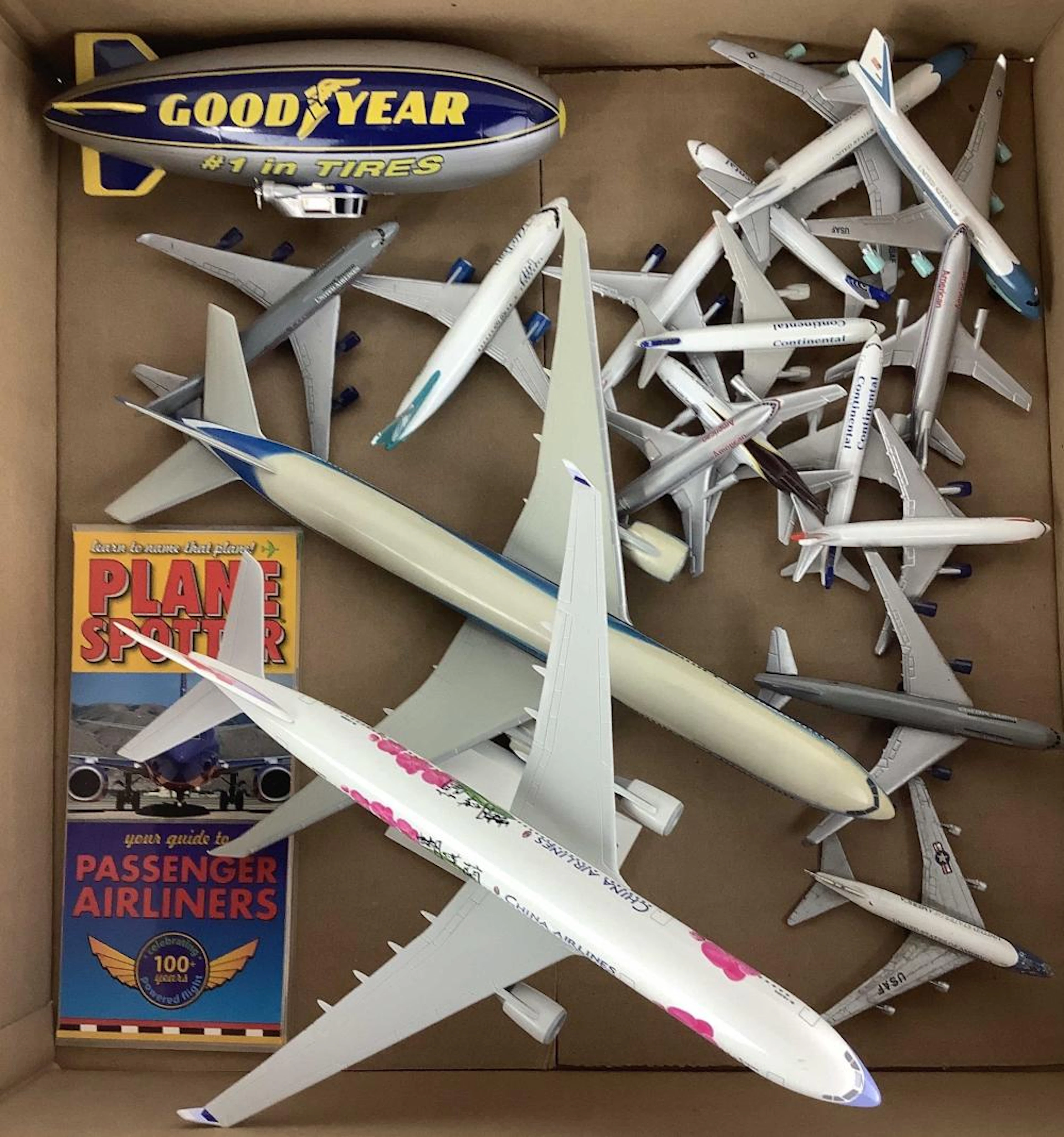 (19) Die Cast Airplanes & Blimps