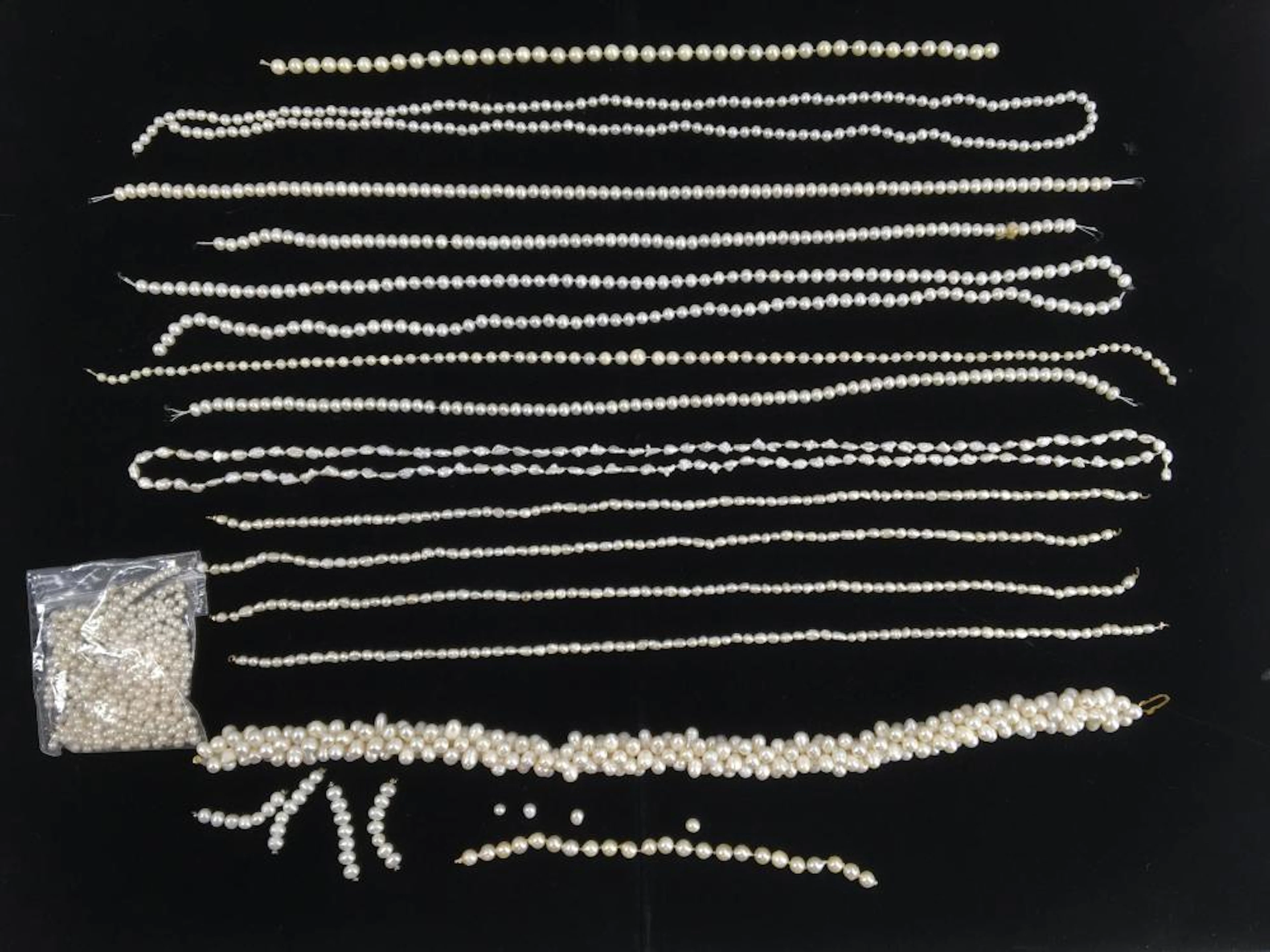 Freshwater & Saltwater Pearl Necklaces & Bracelets