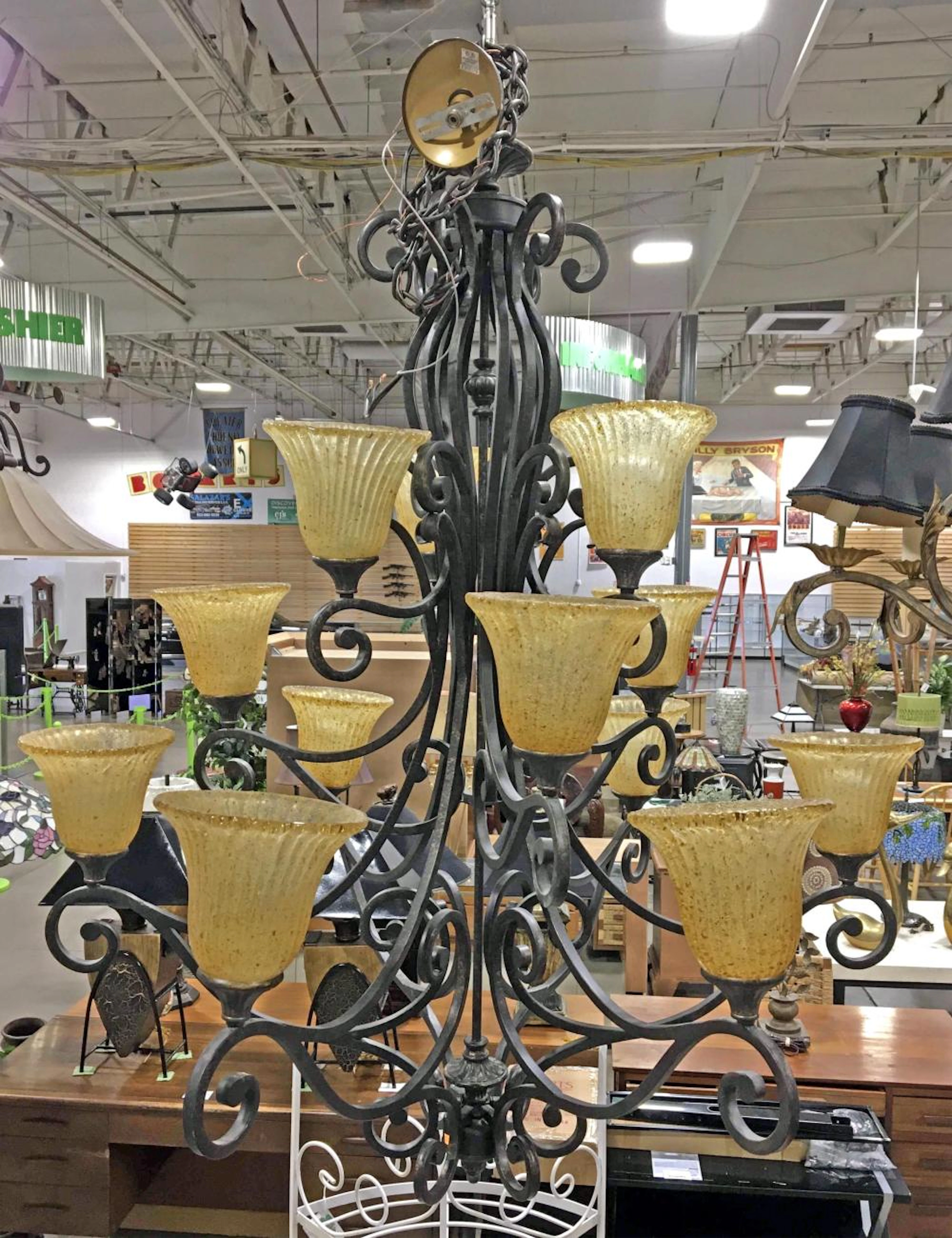 Traditional Iron Scroll 12-light Chandelier