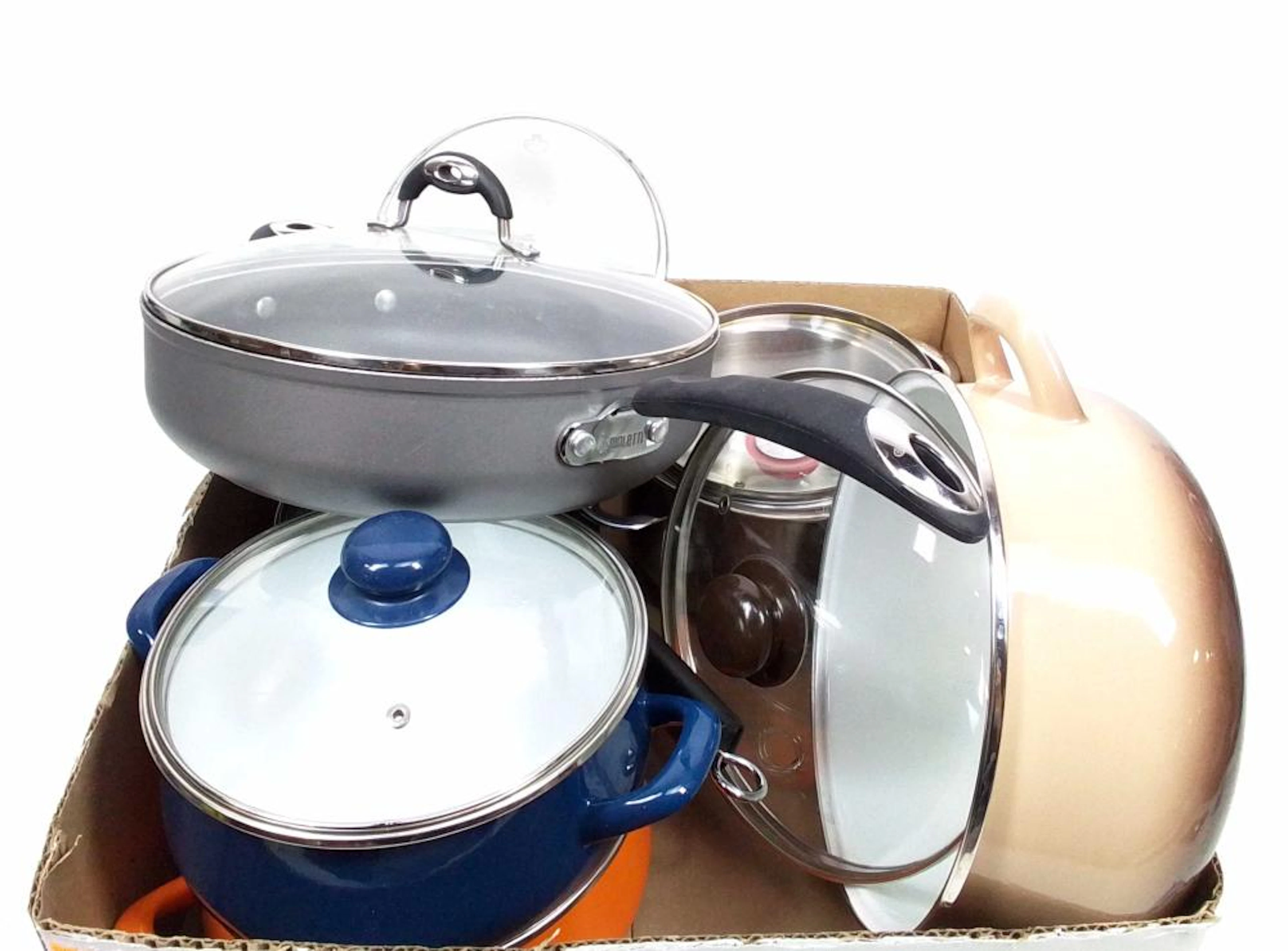 Assorted Kitchen Pans & Pots