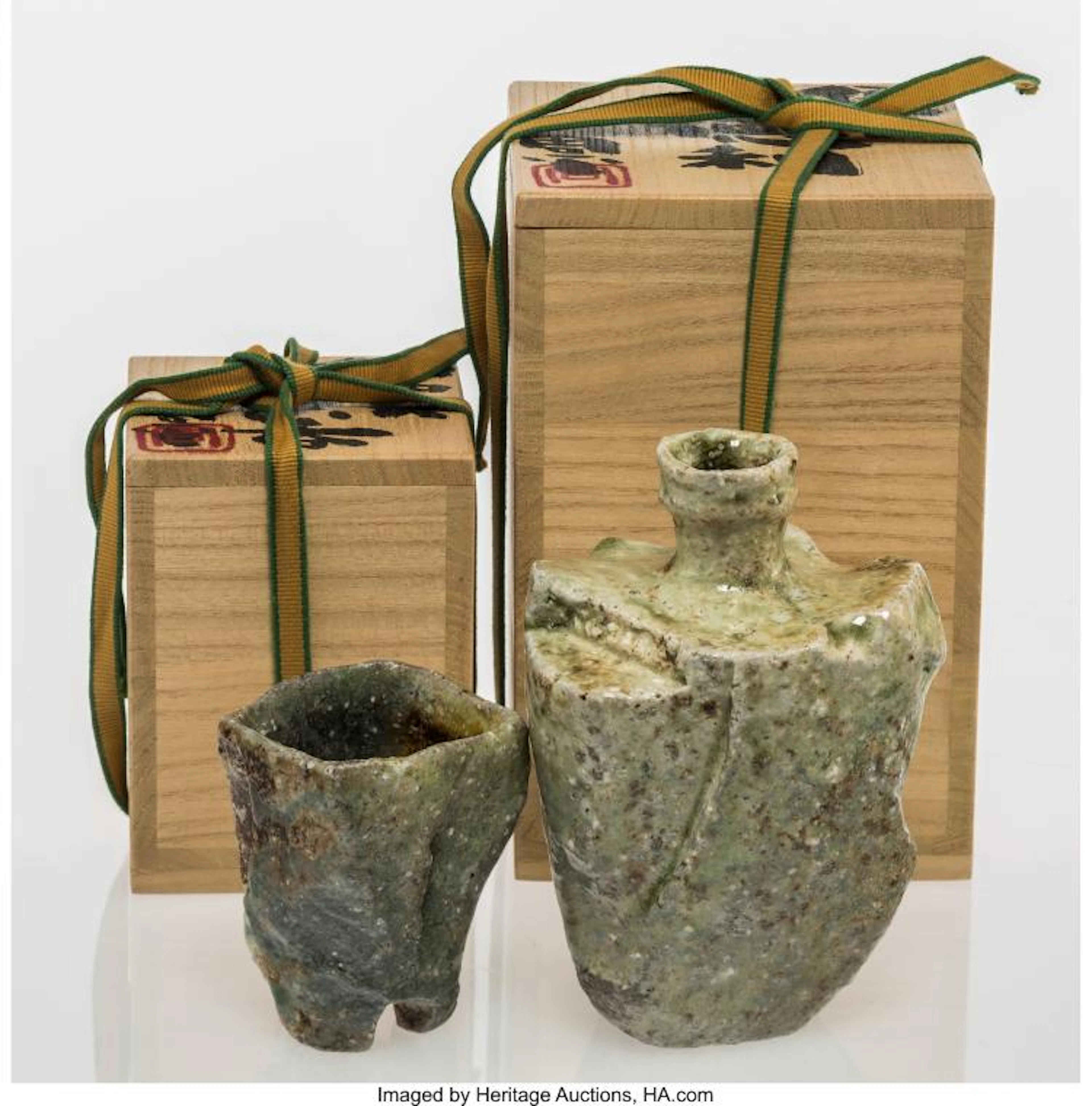 SHUHEI FUJIOKA (JAPANESE, B. 1947) TWO VESSELS, CIRCA 2009 IGA WARE 5-1/2 INCHE
