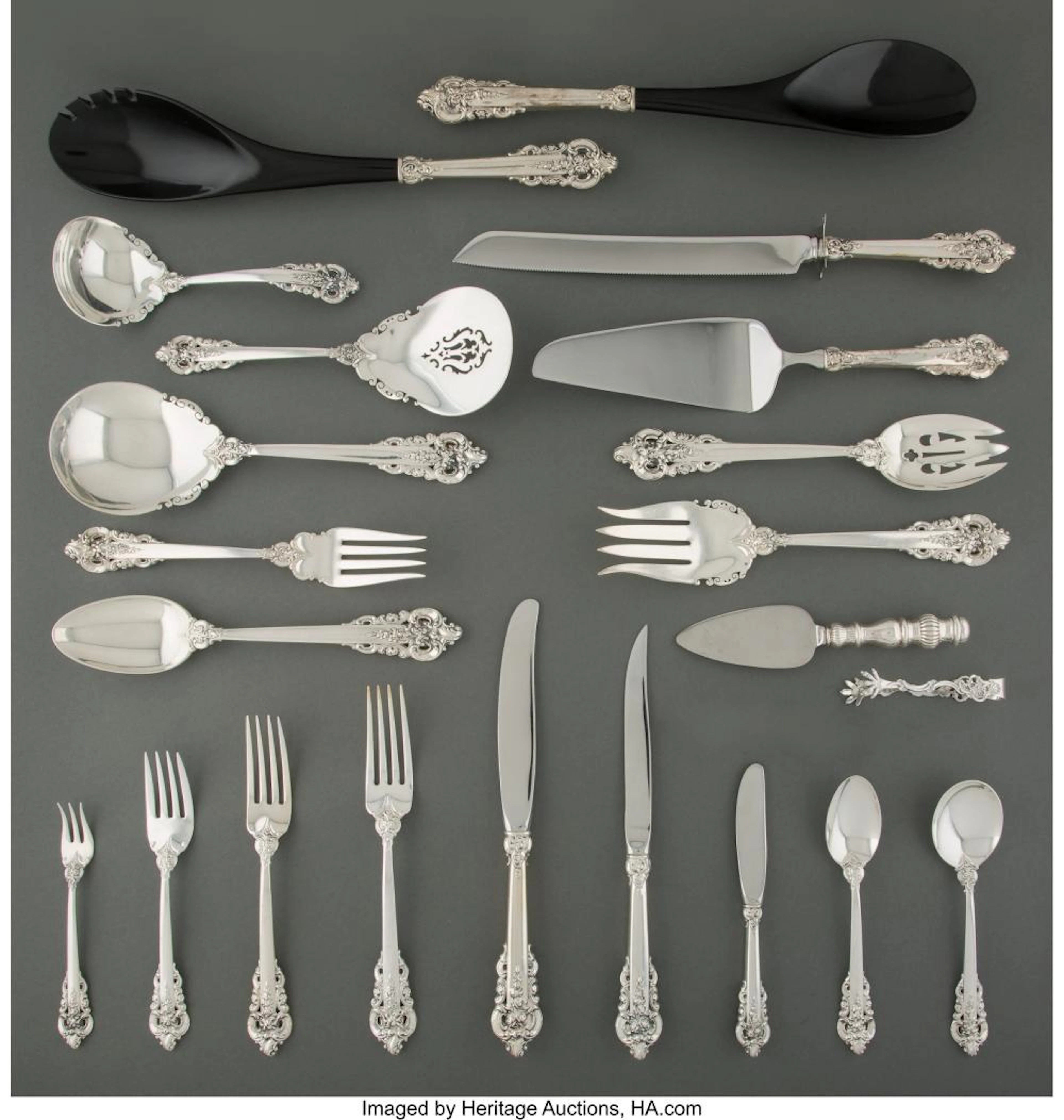 A Two Hundred Sixty-Nine-Piece Wallace Silversmiths Grande Baroque Pattern Silve