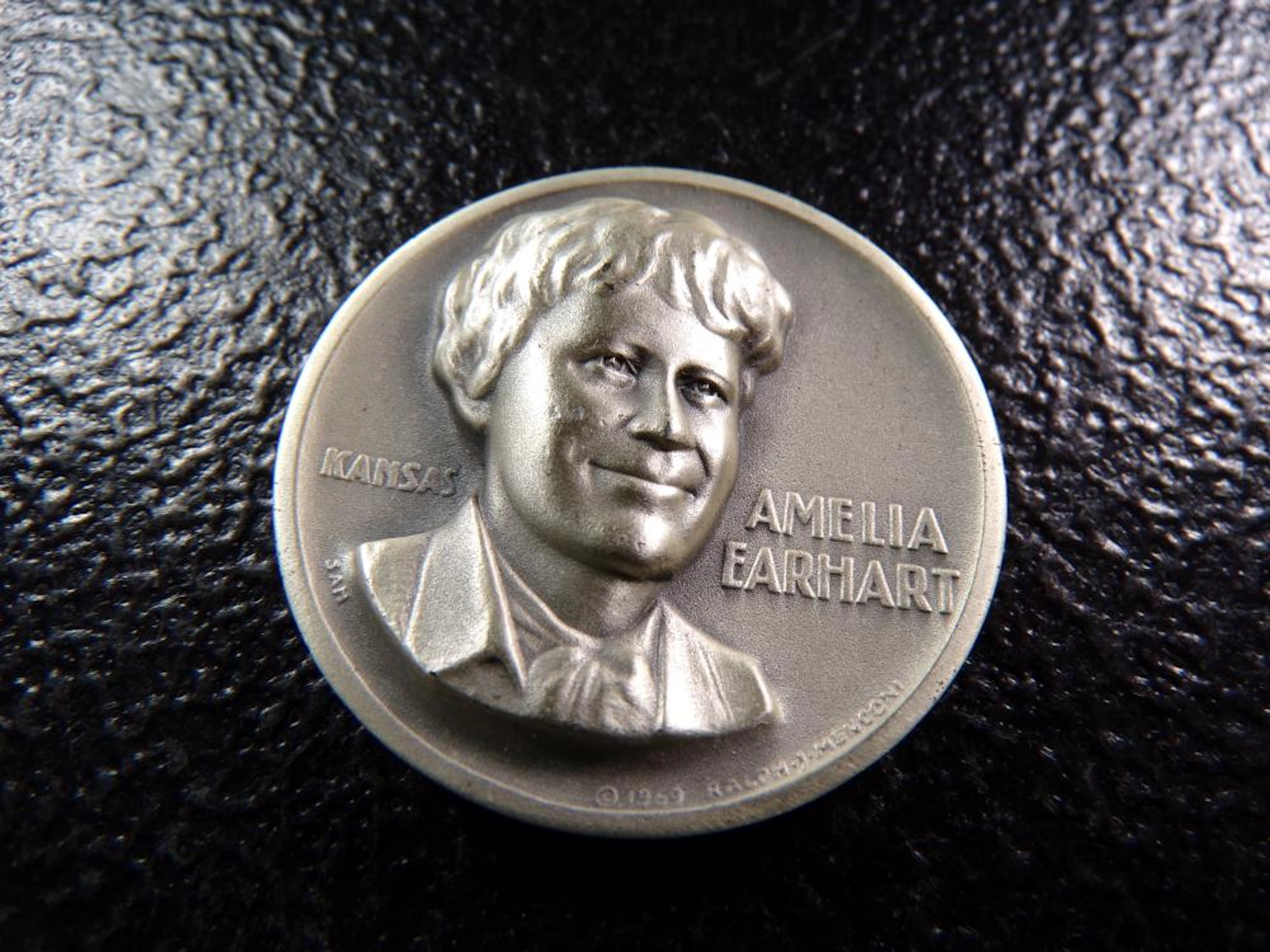 Kansas Statehood (High Relief) Amelia Earhart .999 PURE SILVER Art Medal