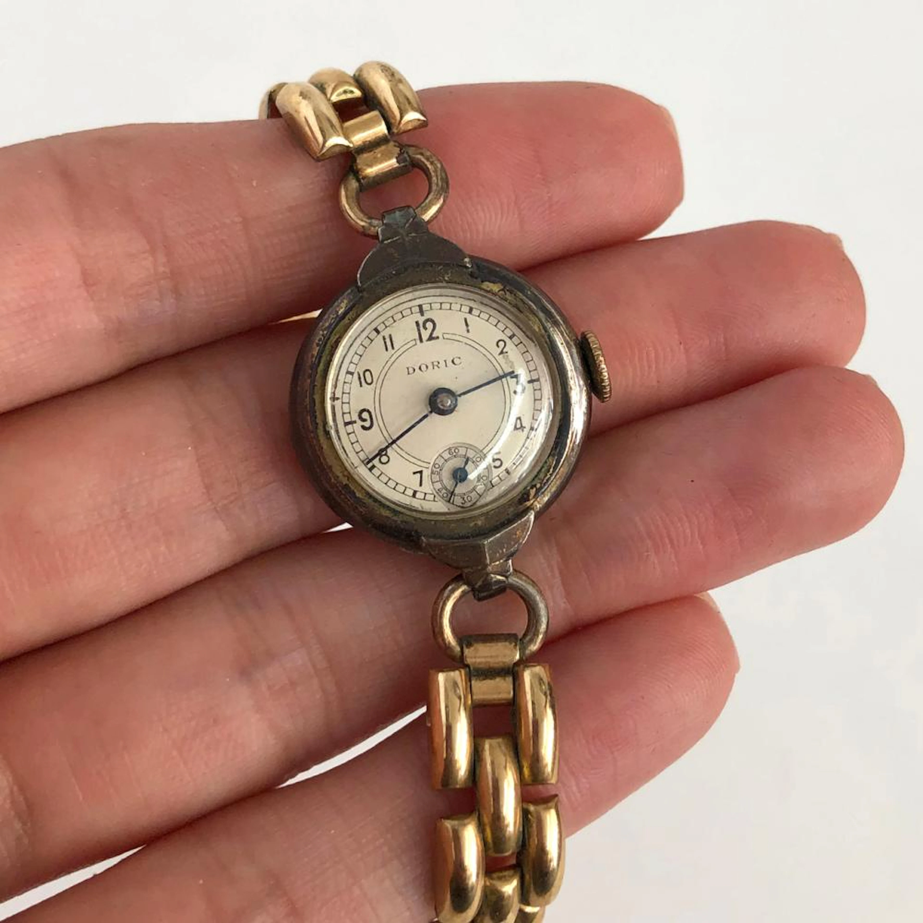 Vintage gold tone round DORIC Swiss hand wind up movement...