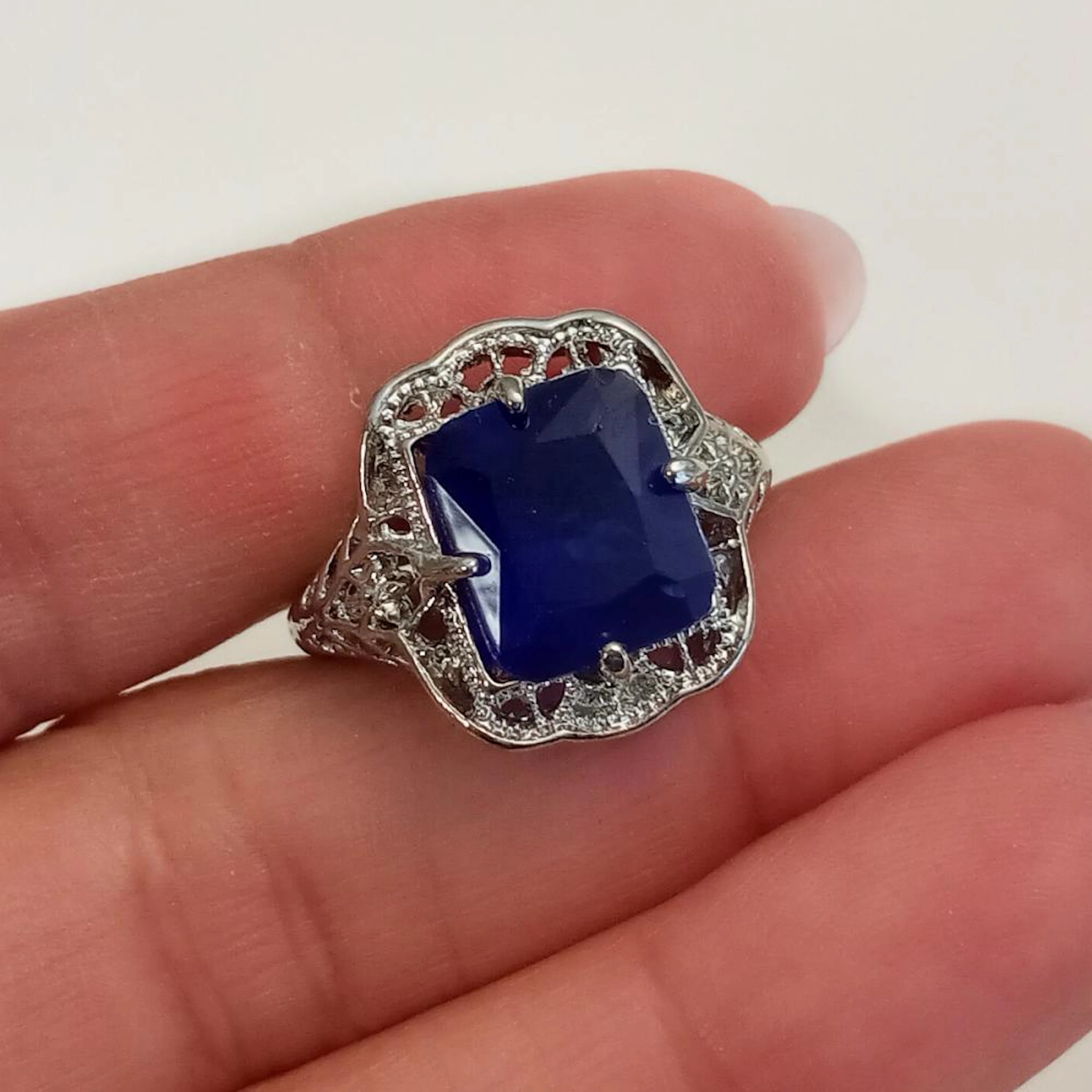 Silver tone textured finish rectangular cushion cut...