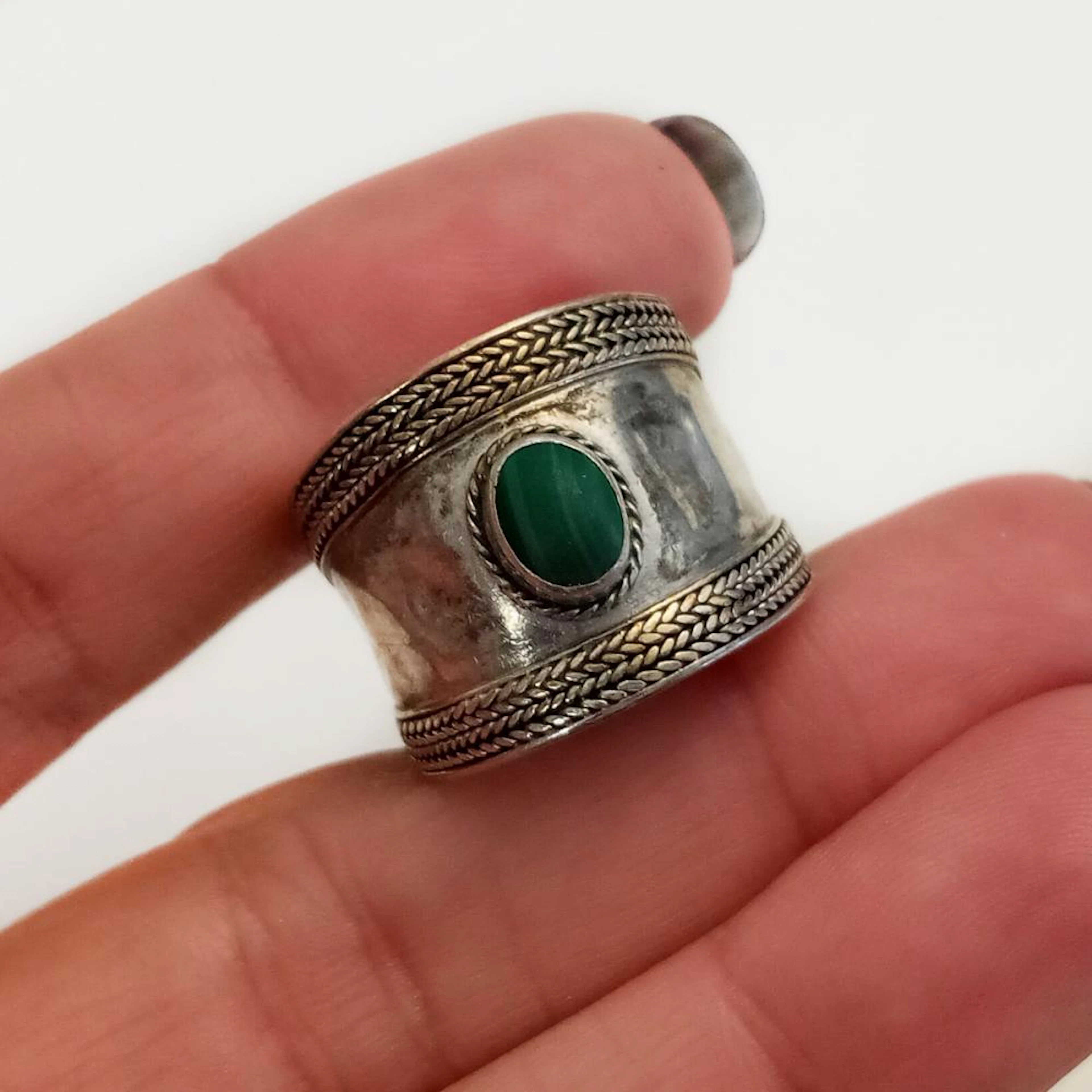 Sterling silver textured border oval malachite cabochon ring, size 10