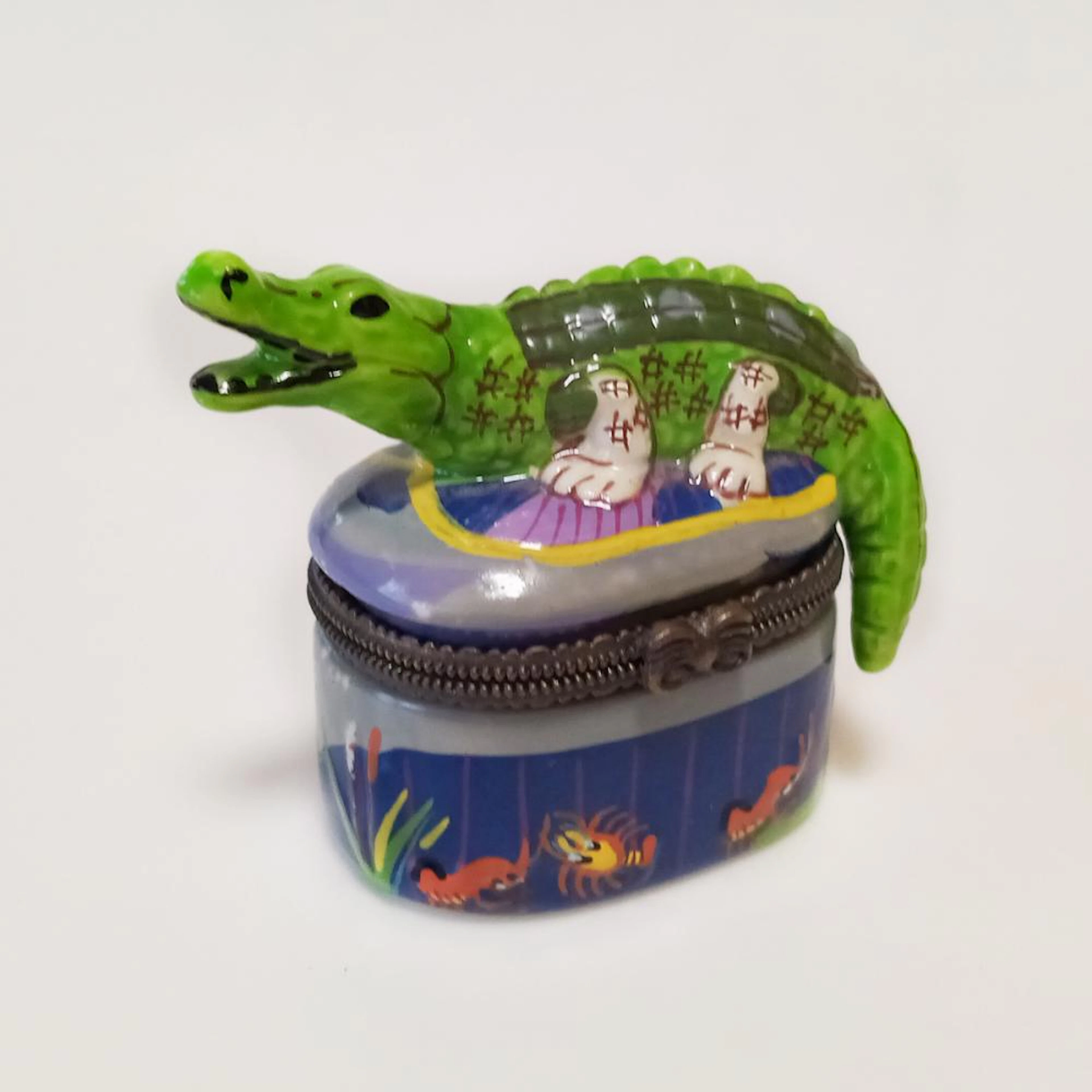 Ceramic alligator on top of oval shape trinket jewelry box
