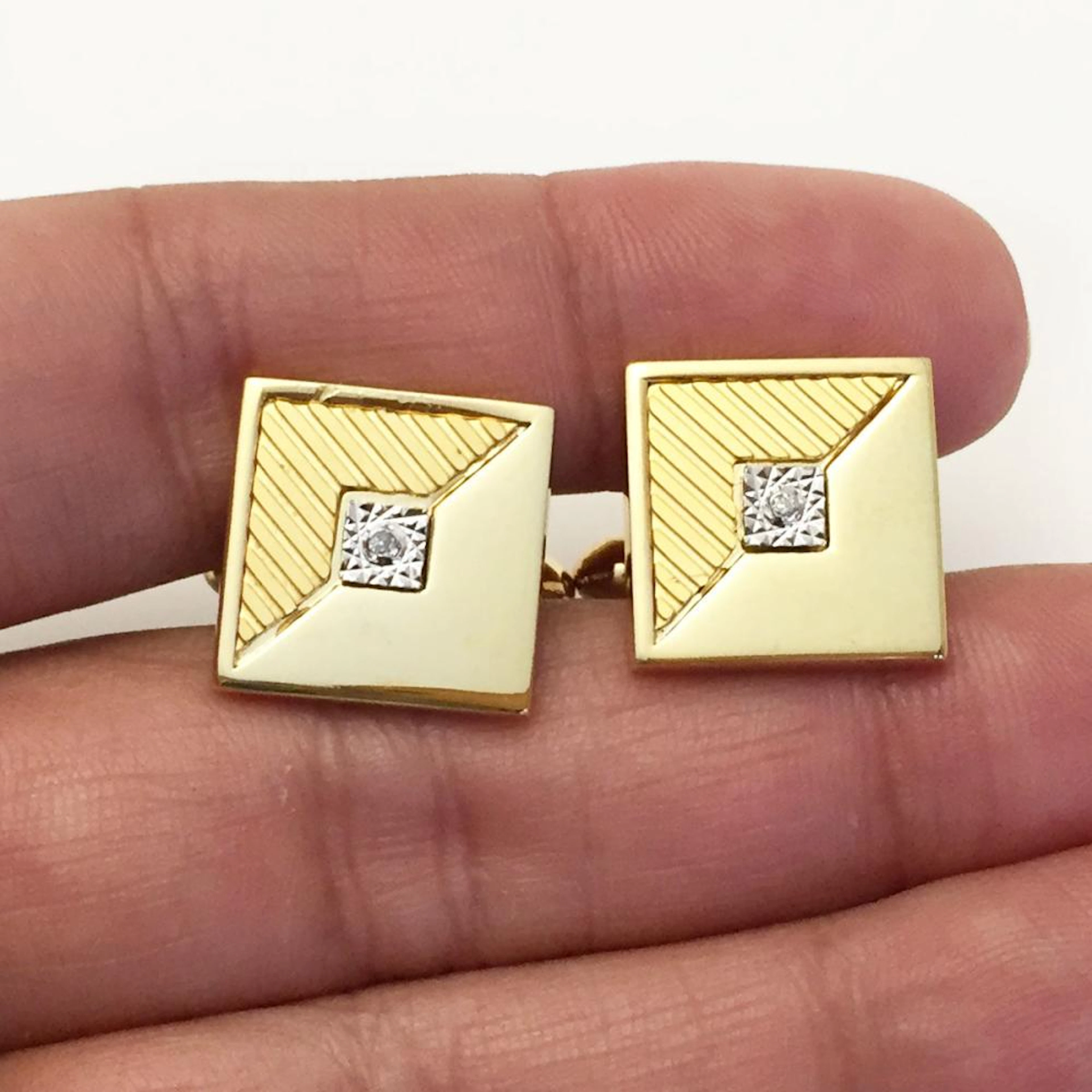 PIERRE CARDIN: Vintage gold tone textured and shiny...