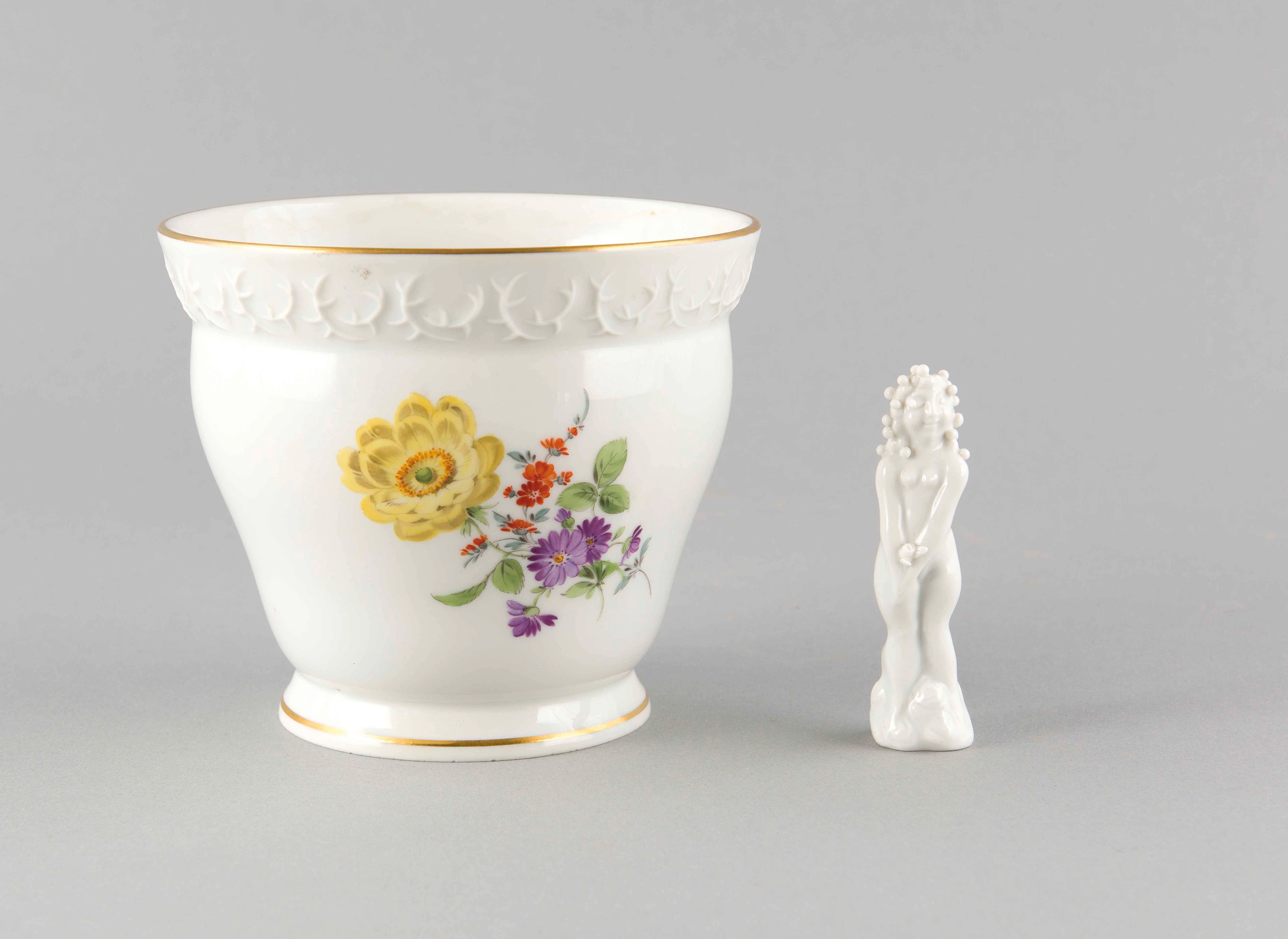 Zwei Teile, Meissen, nach 1950, Übertopf, 2