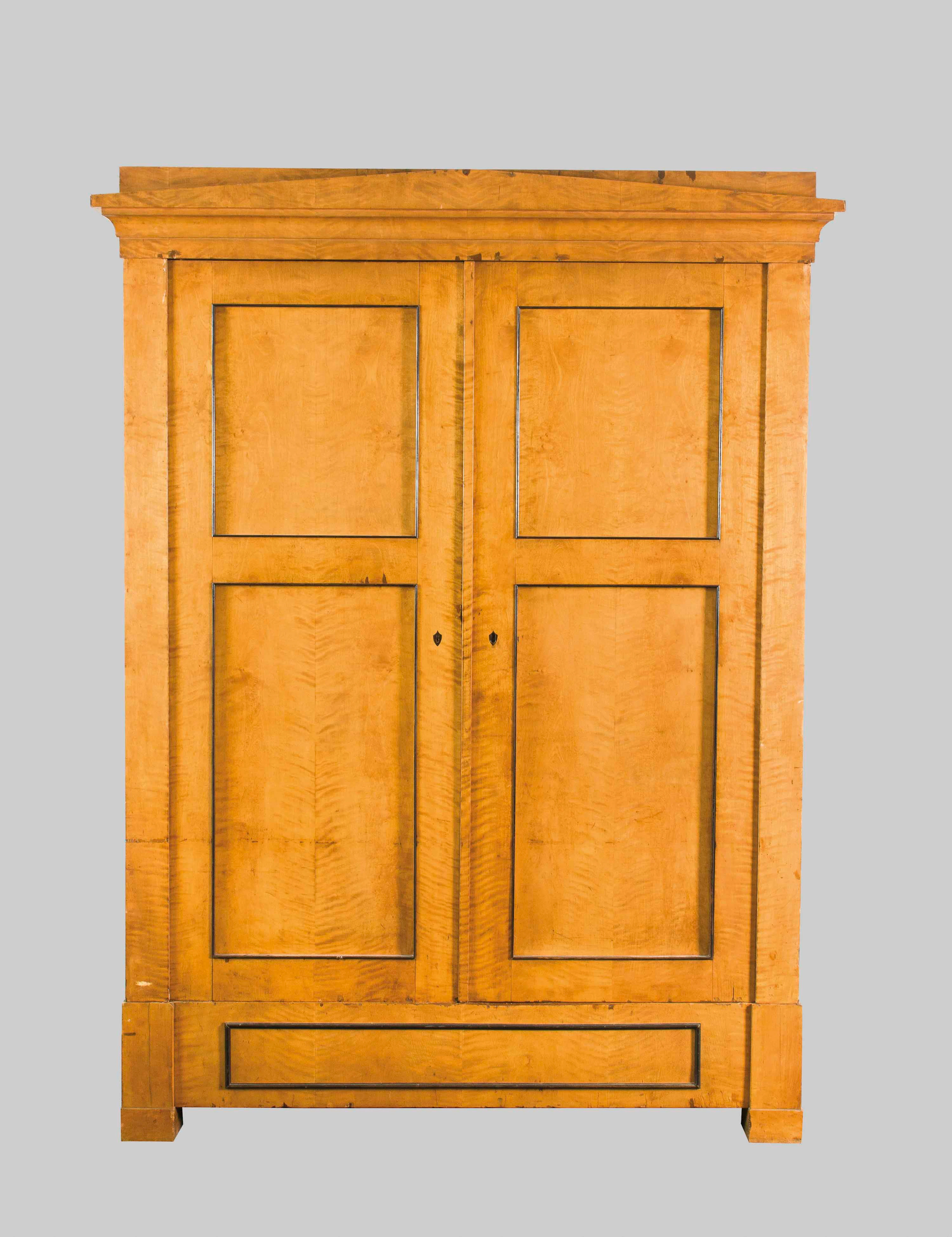 Biedermeier-Kleiderschrank