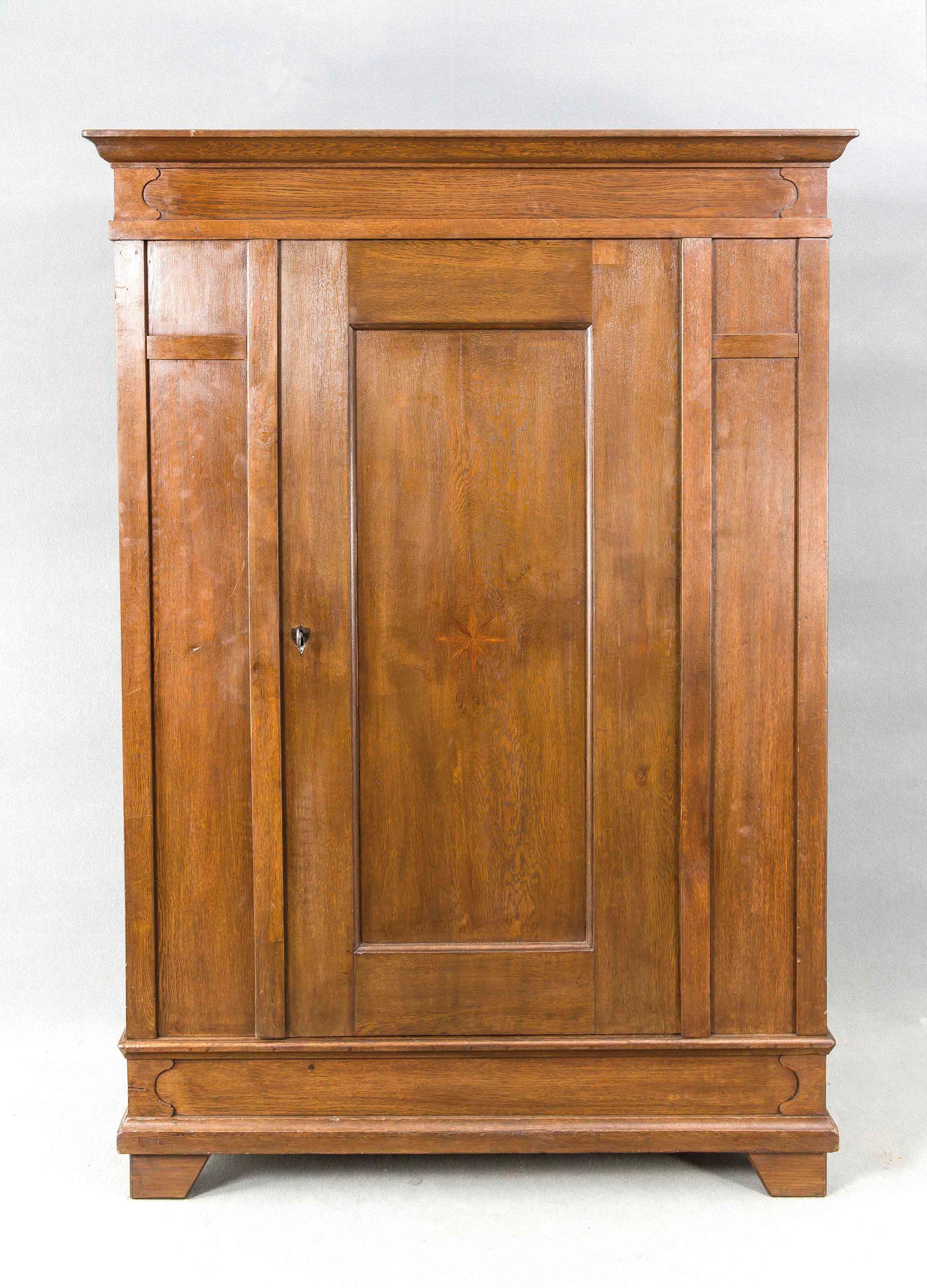 Biedermeier-Kleiderschrank