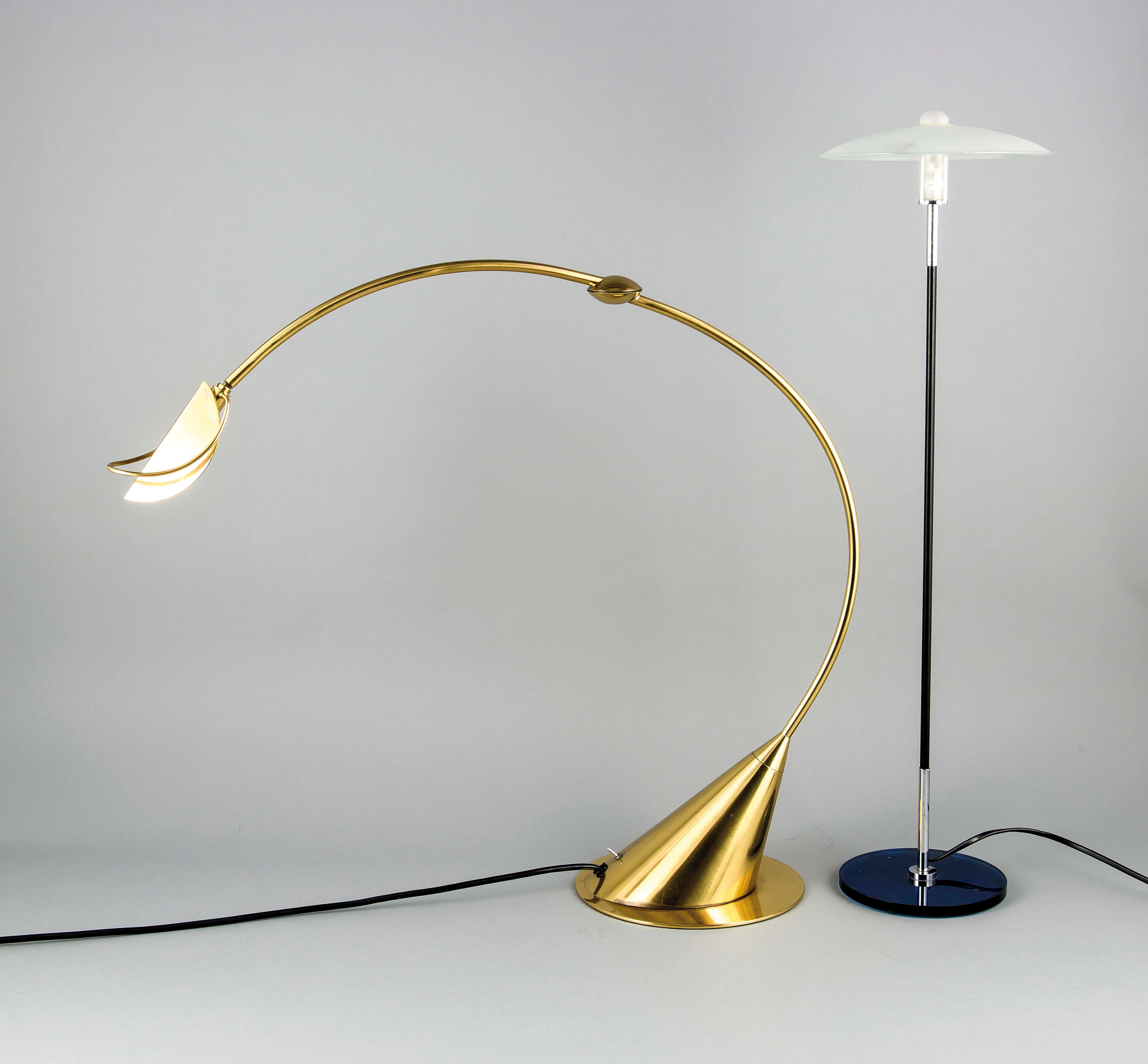Zwei moderne Tischlampen, elektr