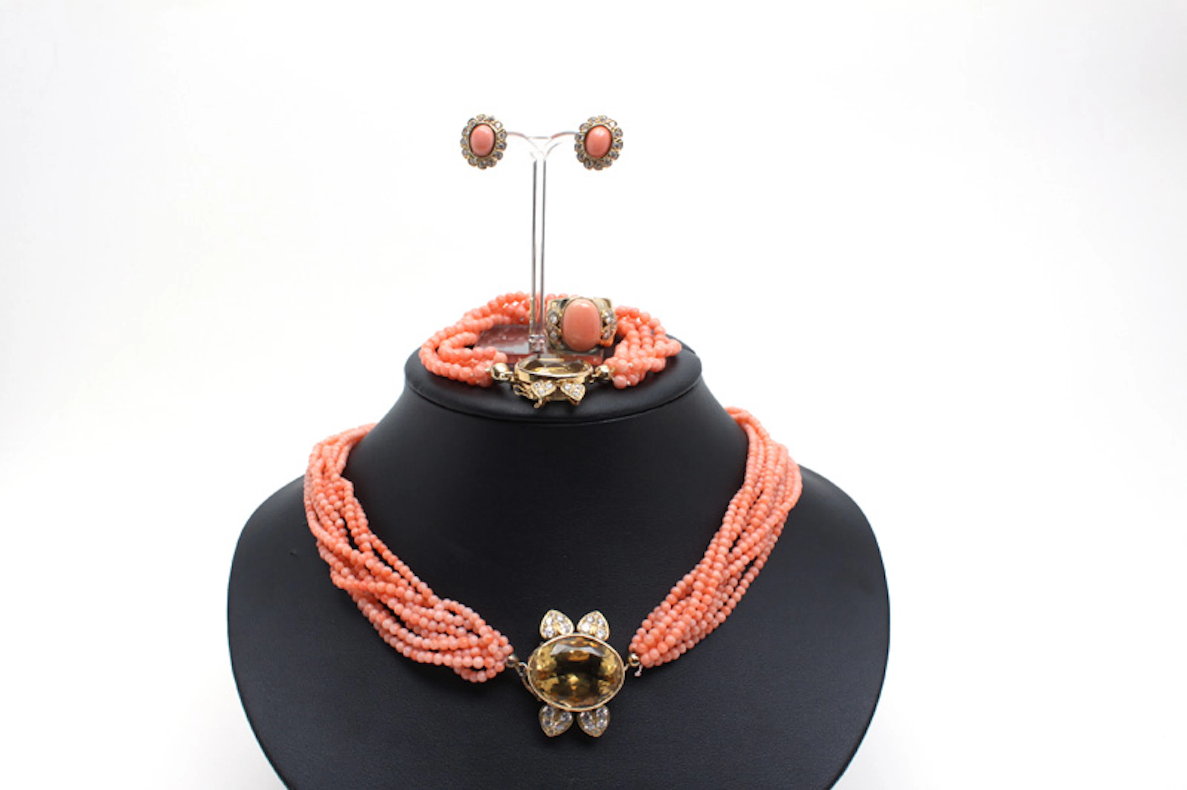 collier et d'un braceletbilles de corail rose et or 585 d'une citrine
