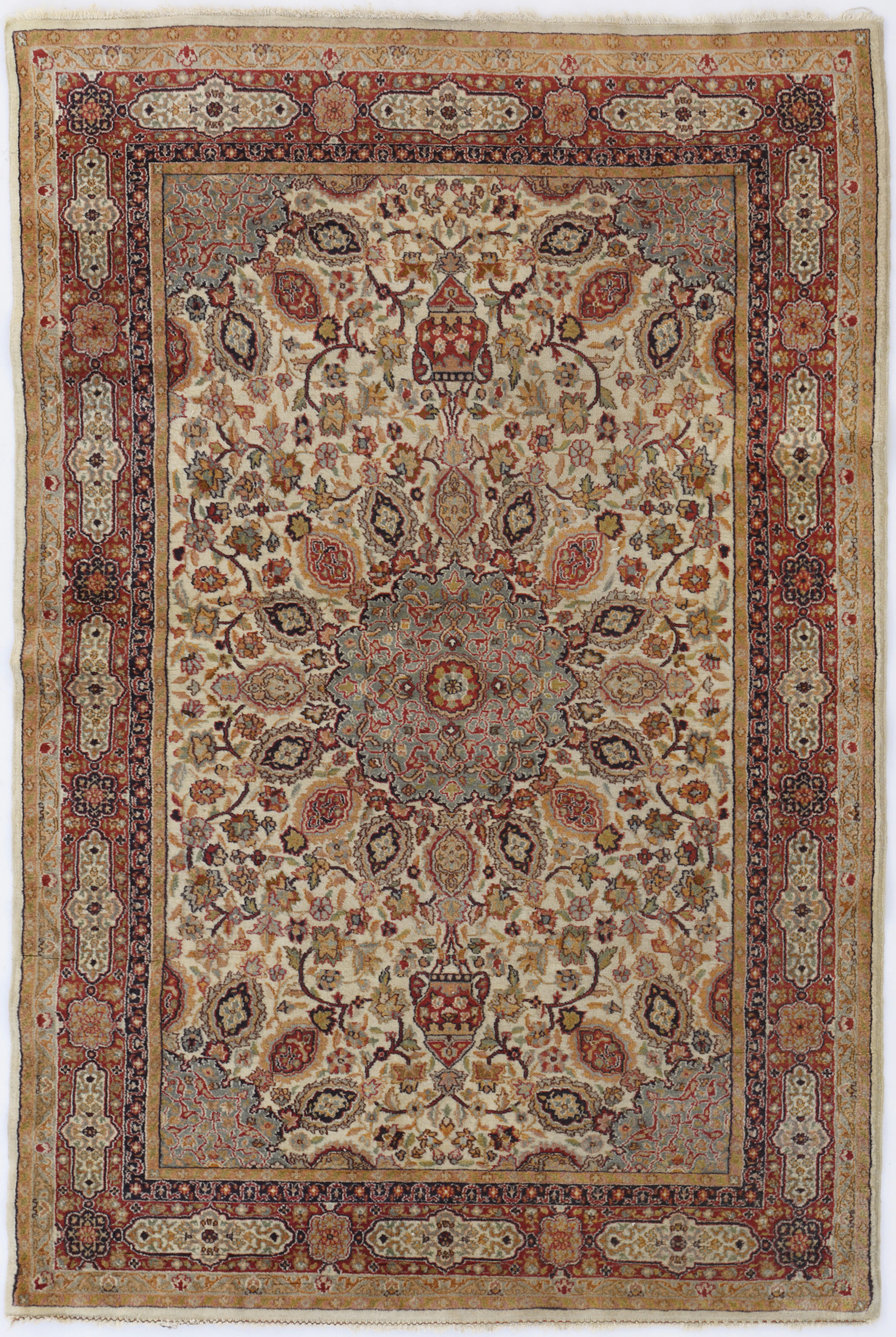 Tapis indien, 2ème moitiée du XXe s., à médaillon central sur fond