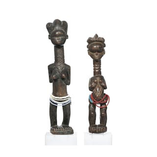 Deux statuettes féminines Temne en position debout, le cou boudiné