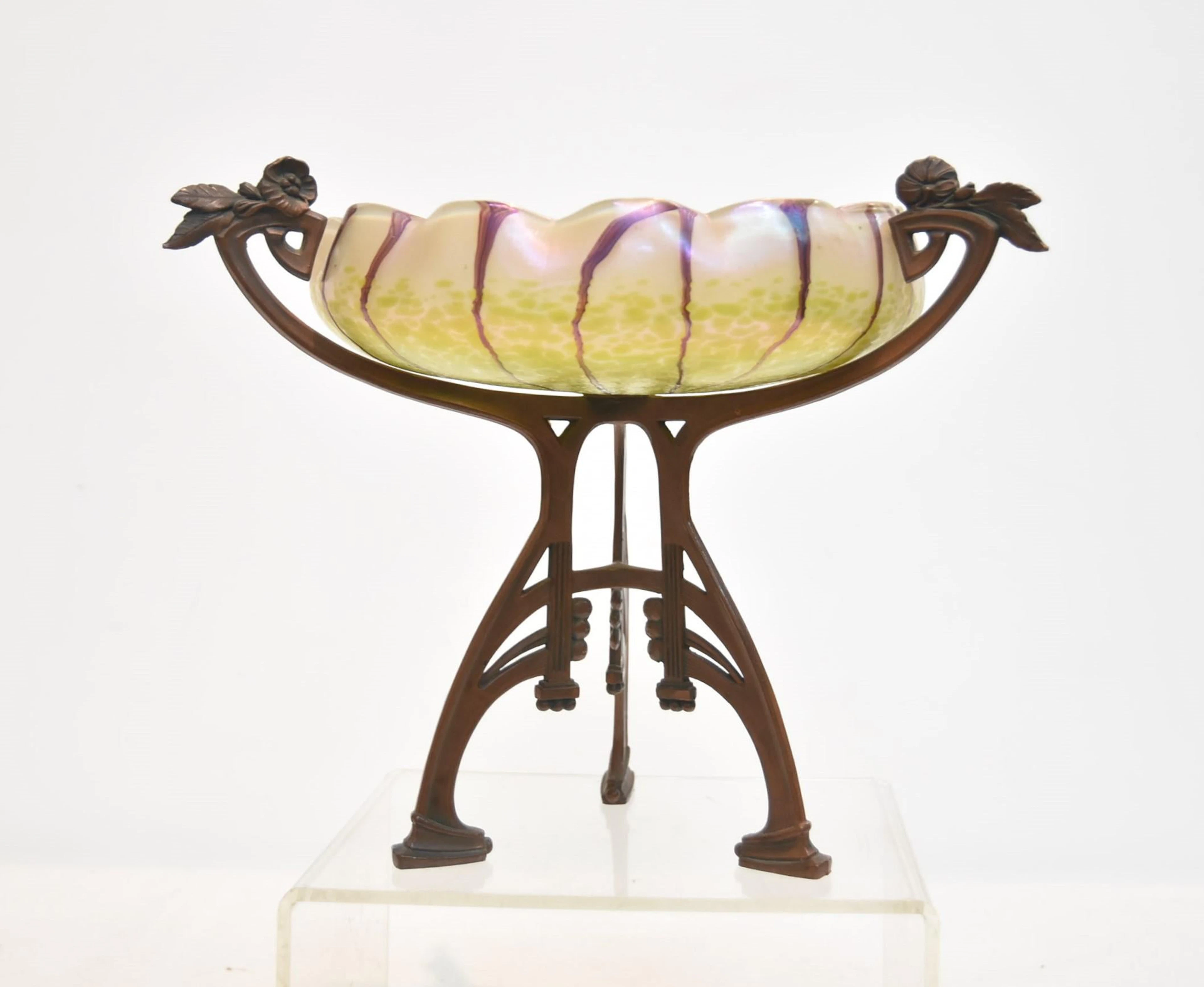 ART NOUVEAU RUFFLED LOETZ ? ART GLASS BOWL